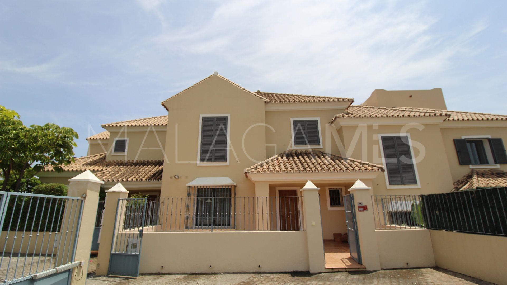 Town house for sale in La Alqueria