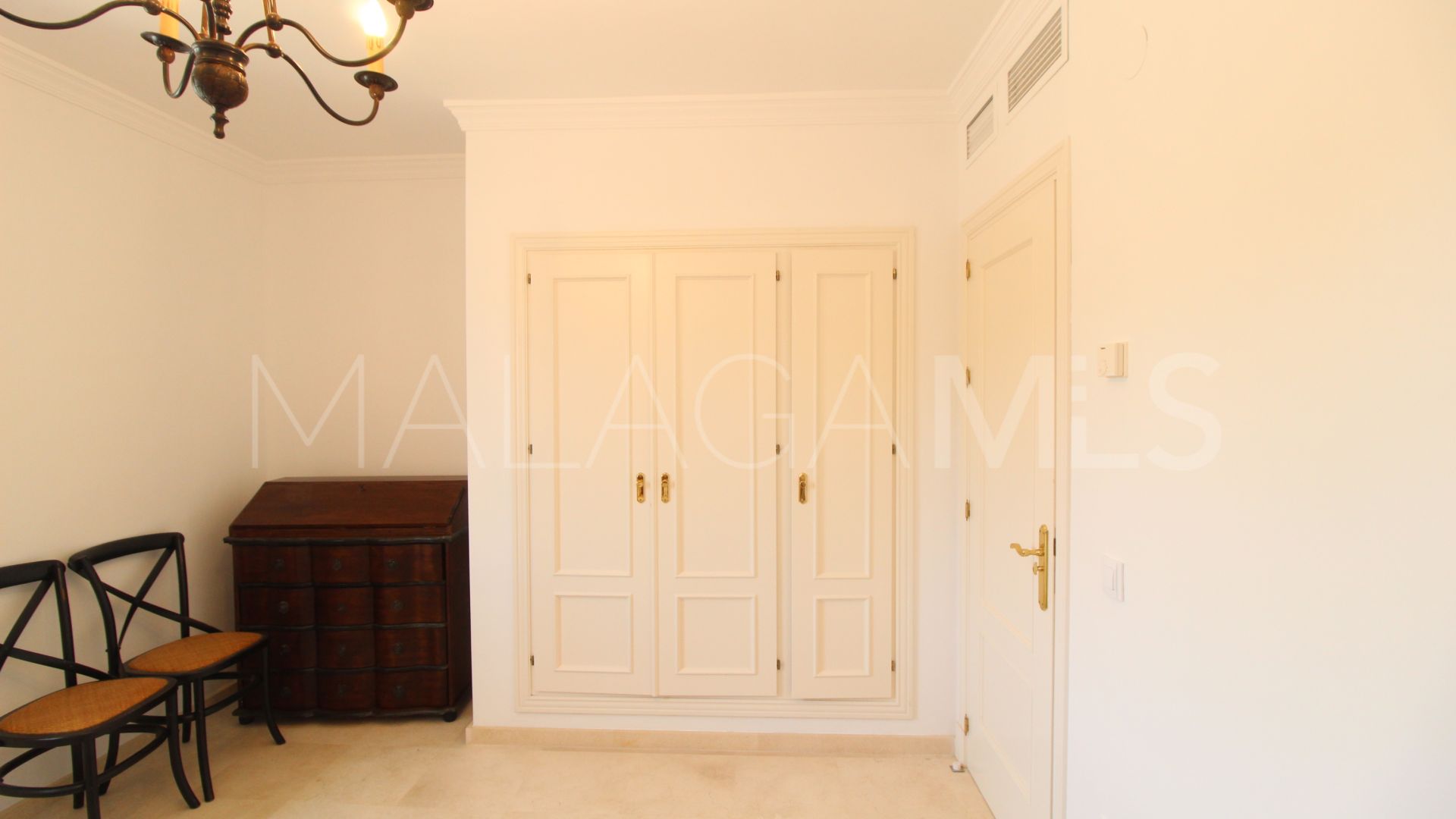 Town house for sale in La Alqueria