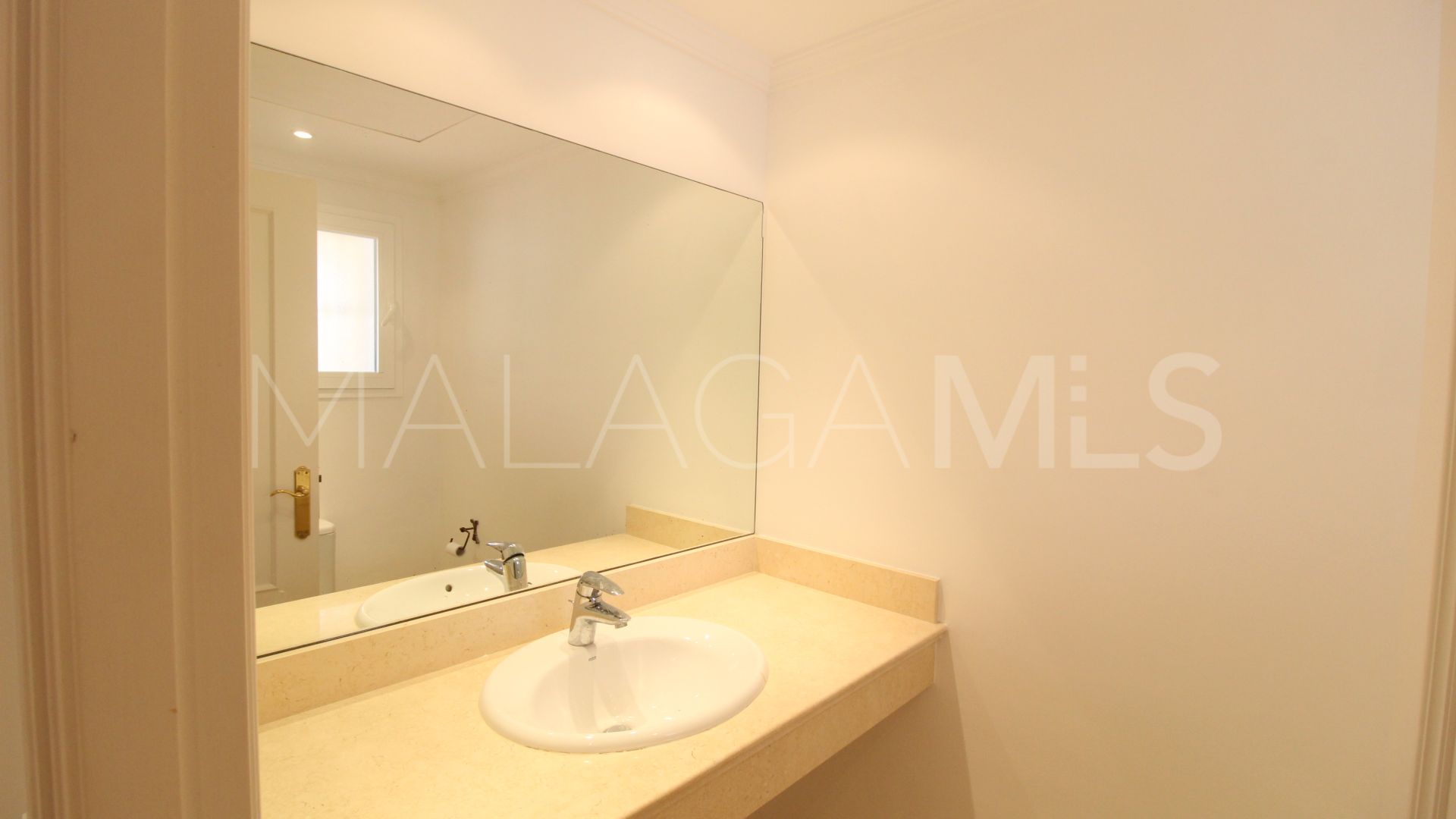 Town house for sale in La Alqueria