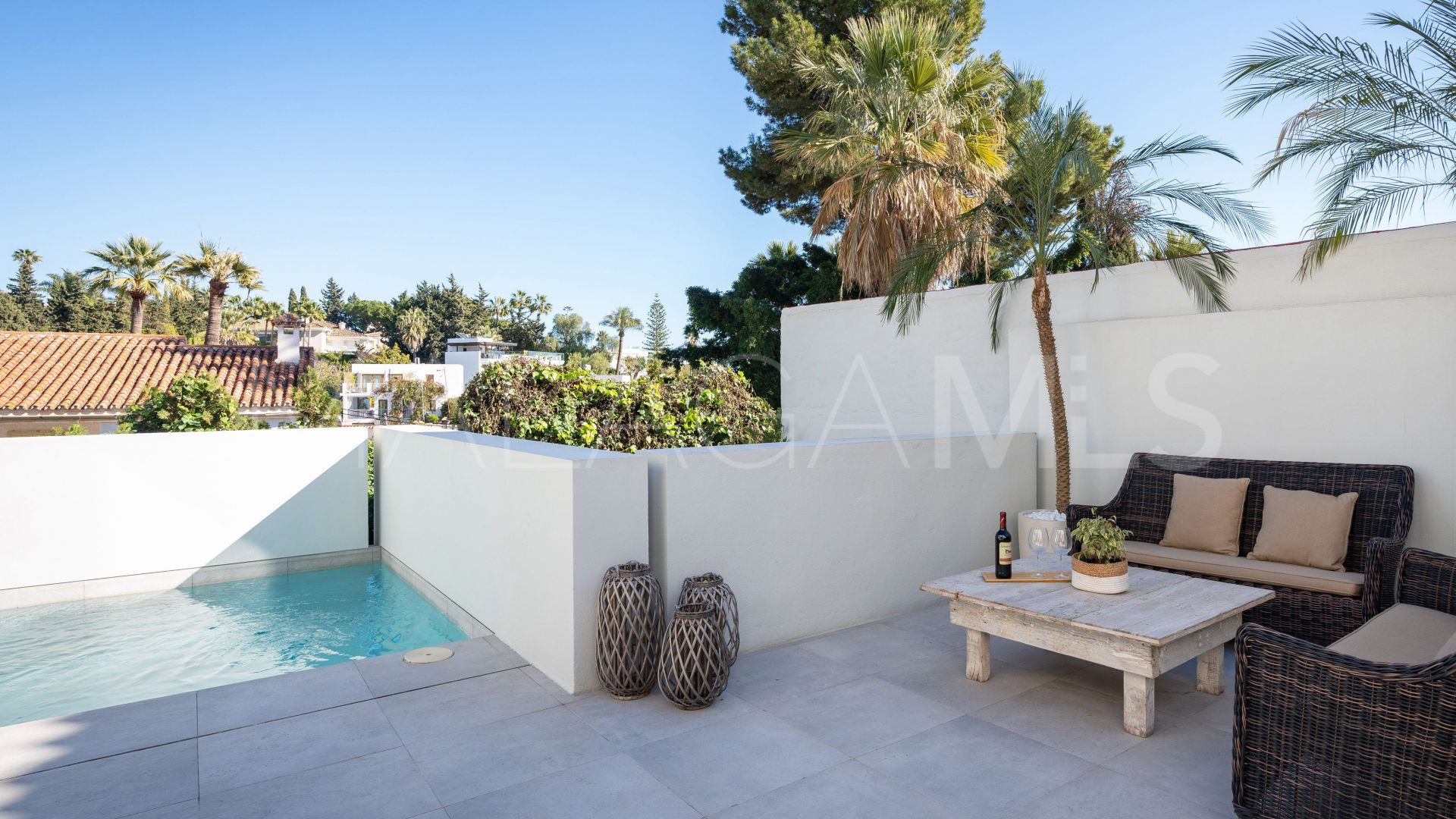 Villa for sale in Nueva Andalucia