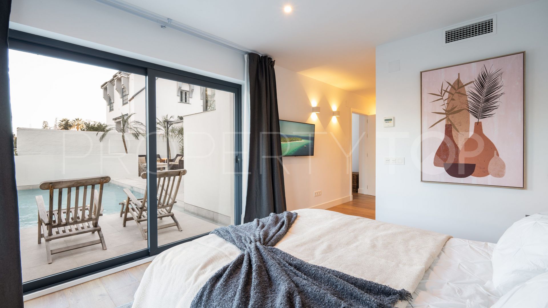 Villa a la venta en Nueva Andalucia de 3 dormitorios