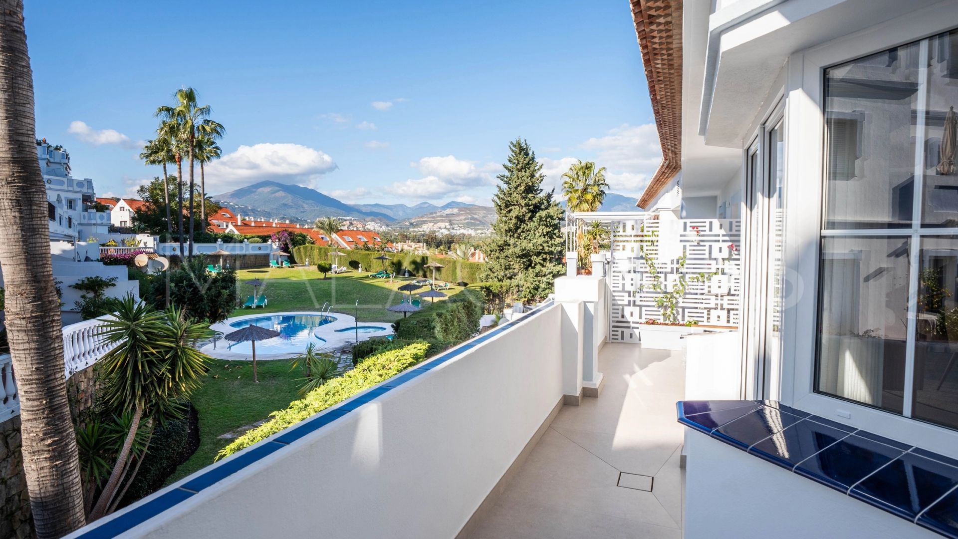 Duplex penthouse for sale in Nueva Andalucia