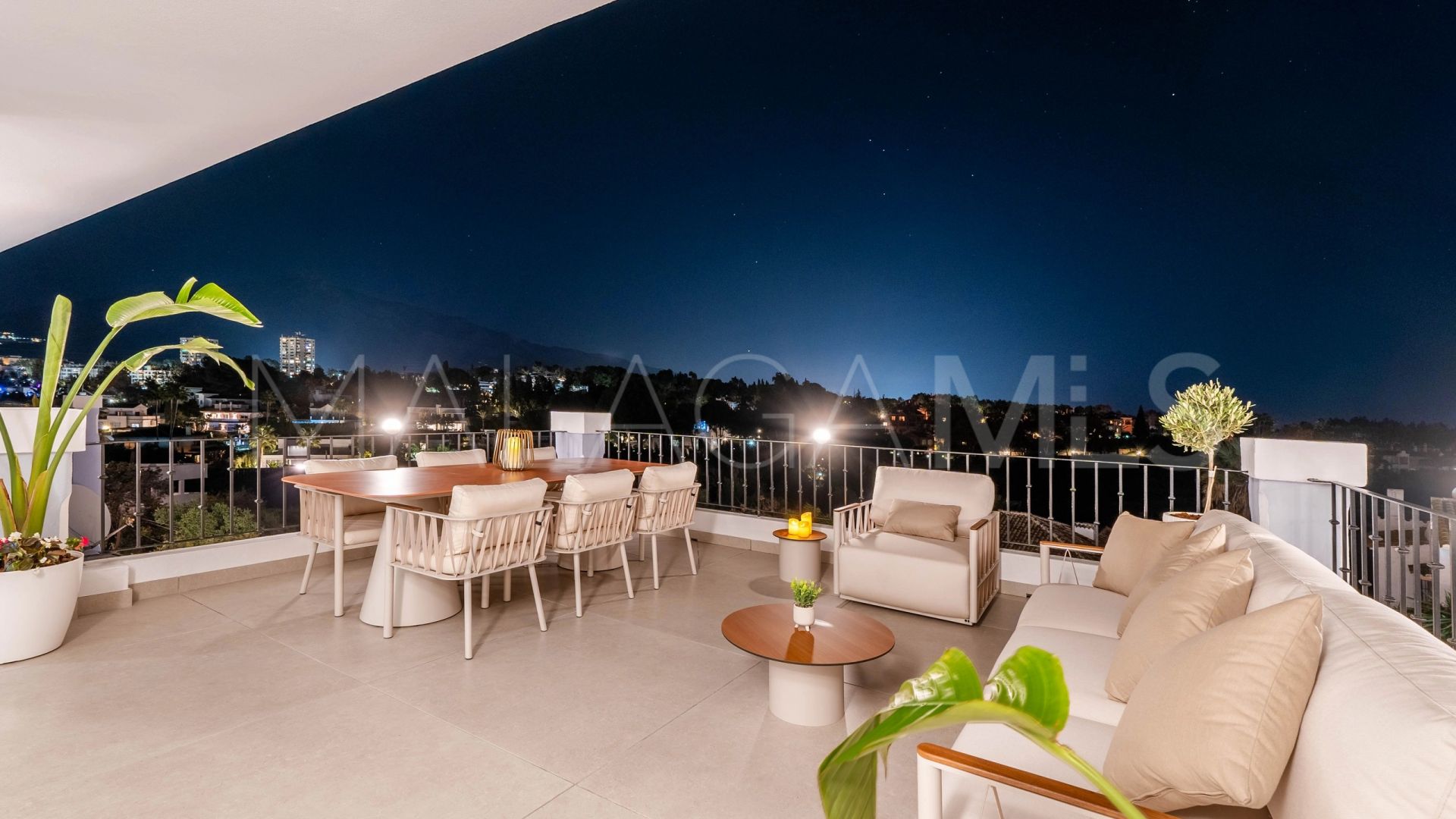 Duplex penthouse for sale in Nueva Andalucia