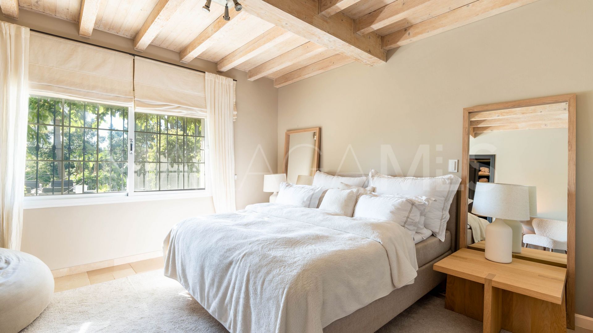 Villa for sale in Nueva Andalucia