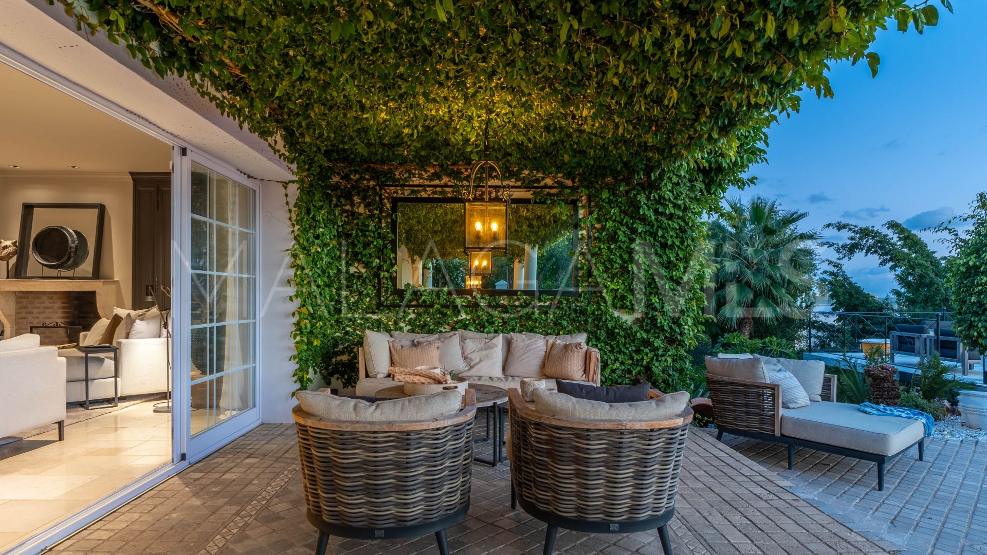 Villa for sale in Nueva Andalucia