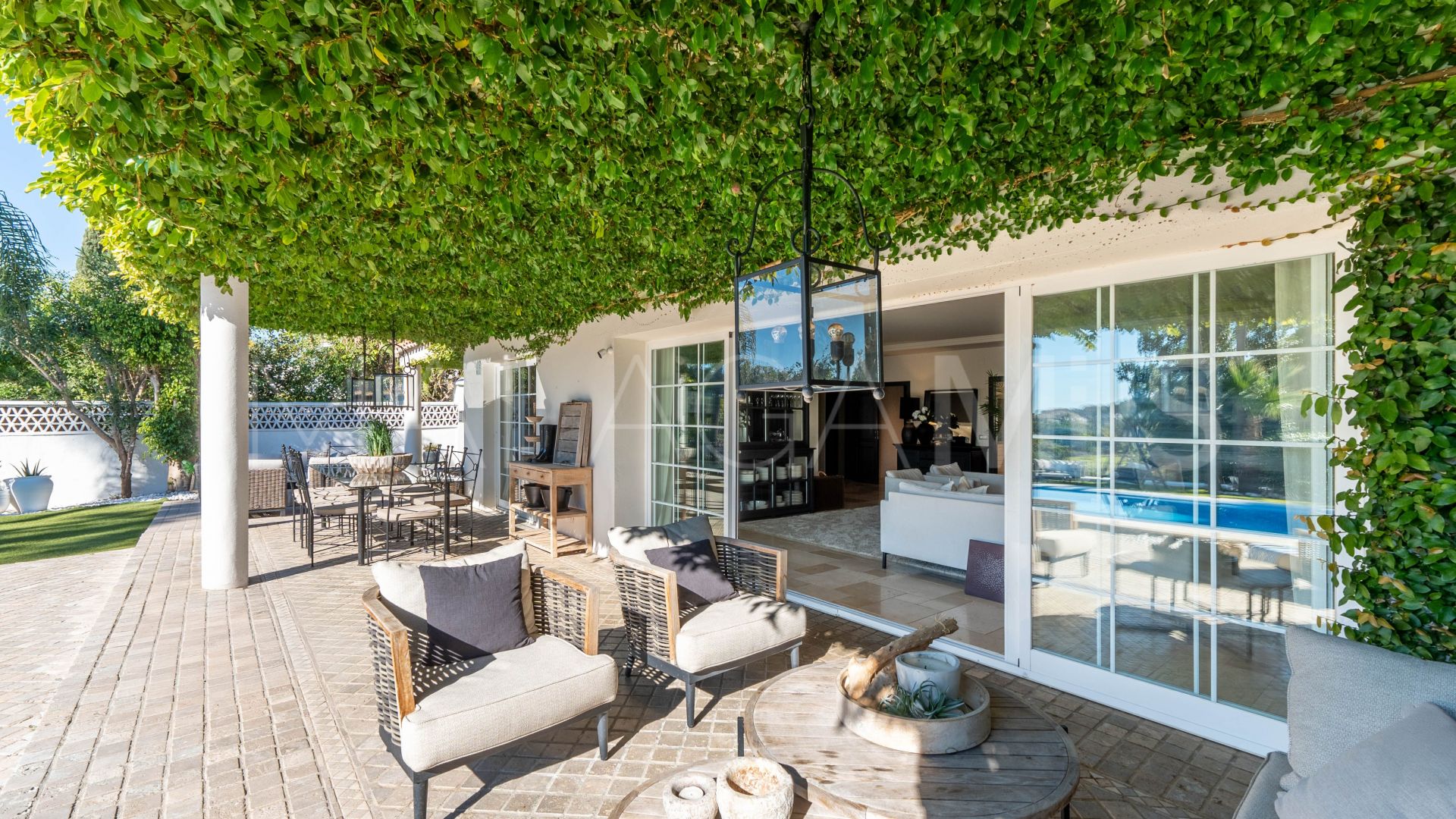Villa for sale in Nueva Andalucia
