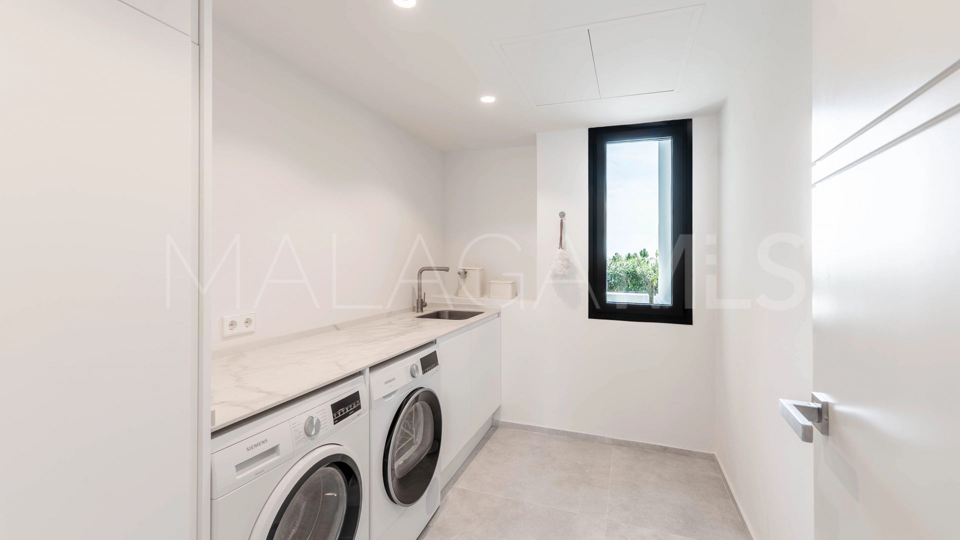 Villa for sale with 4 bedrooms in Supermanzana H