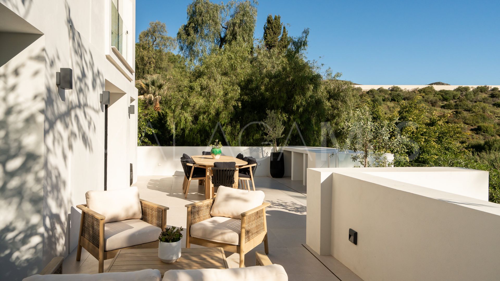Se vende villa in Los Naranjos Hill Club de 5 bedrooms
