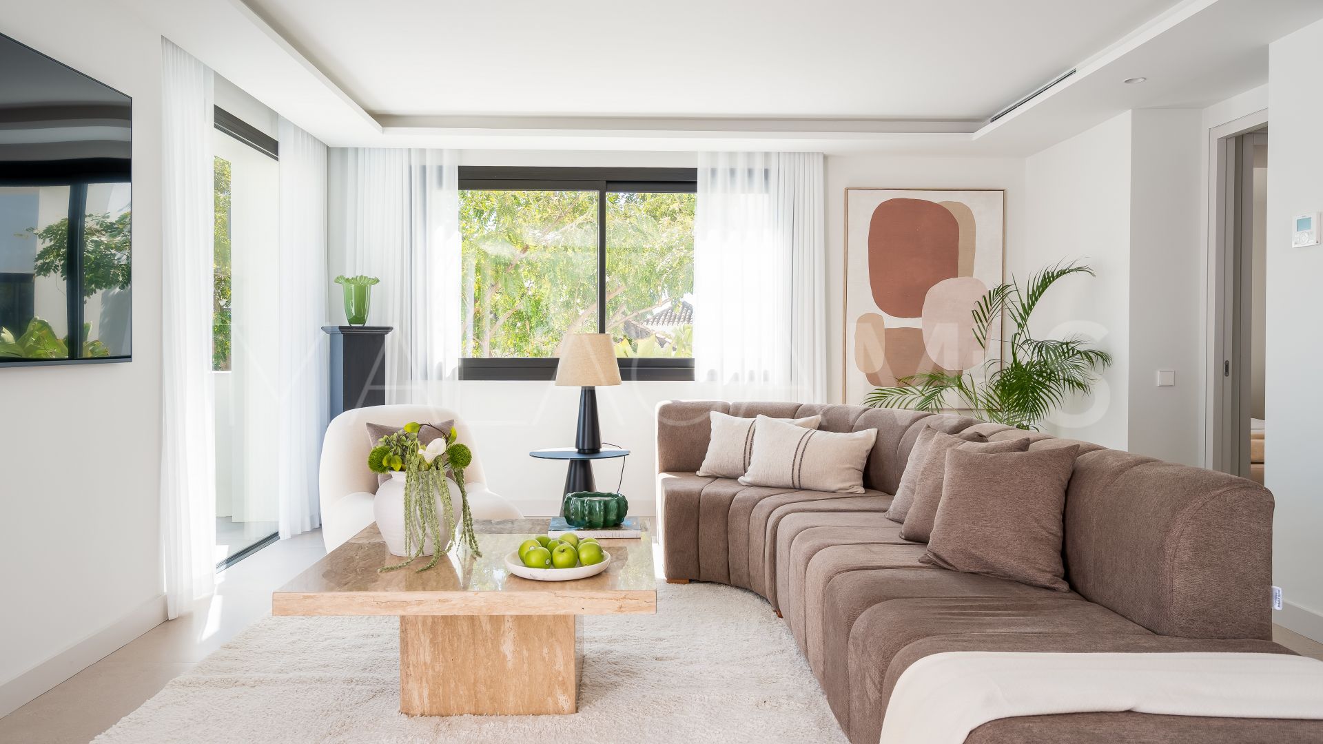 Se vende villa in Los Naranjos Hill Club de 5 bedrooms