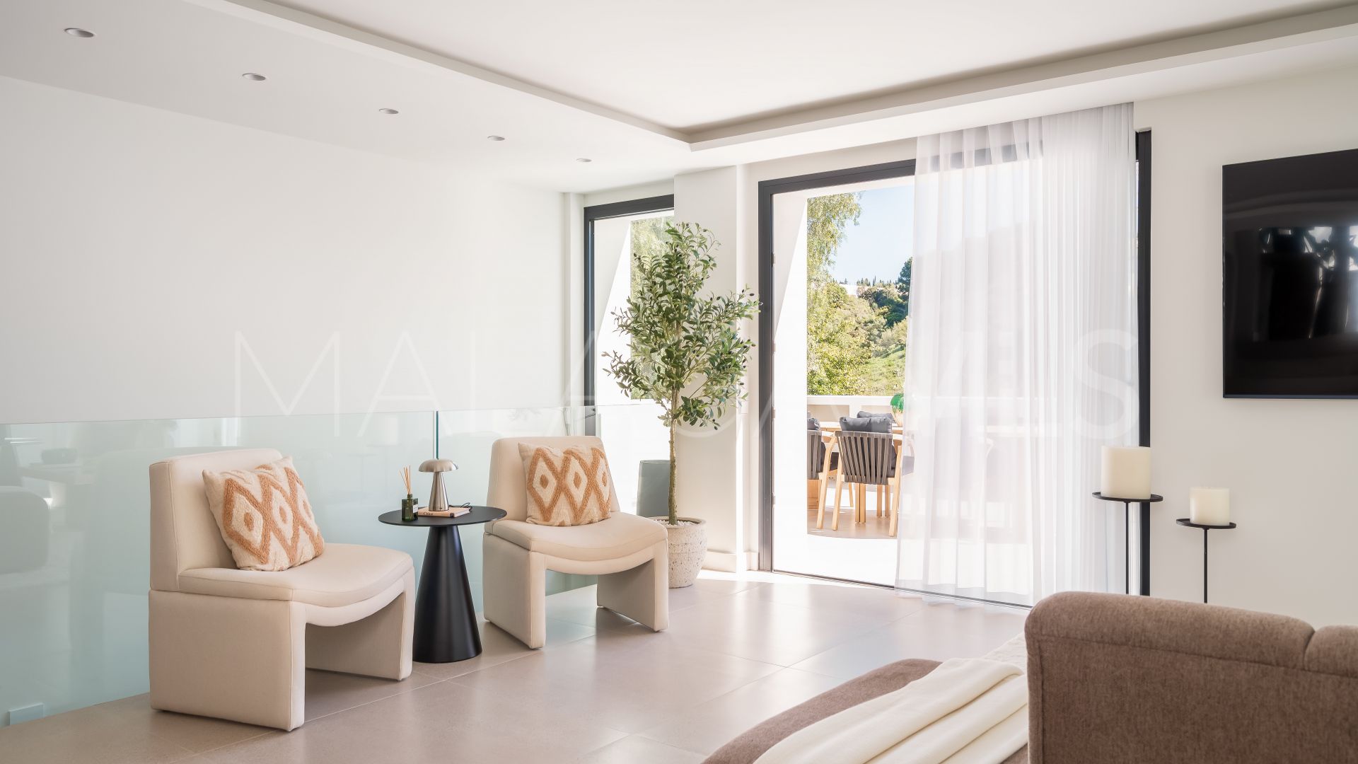 Se vende villa in Los Naranjos Hill Club de 5 bedrooms