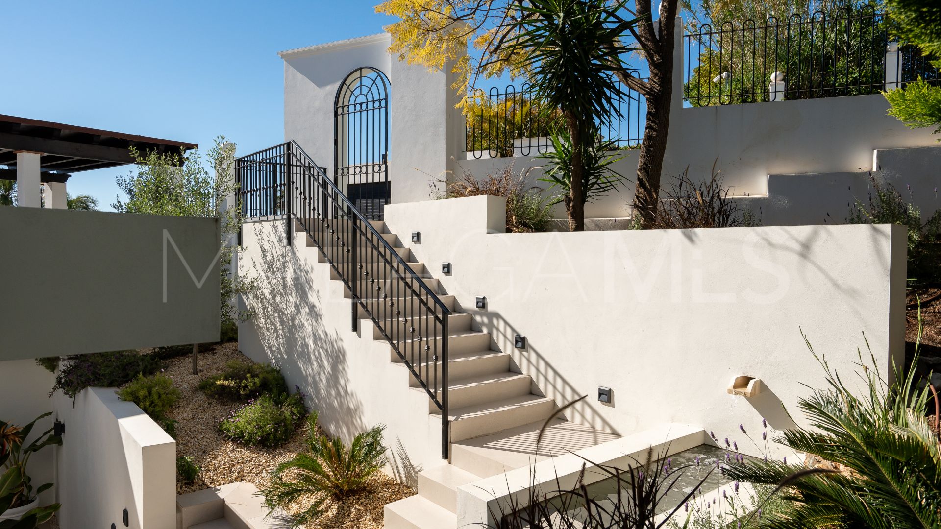 Se vende villa in Los Naranjos Hill Club de 5 bedrooms