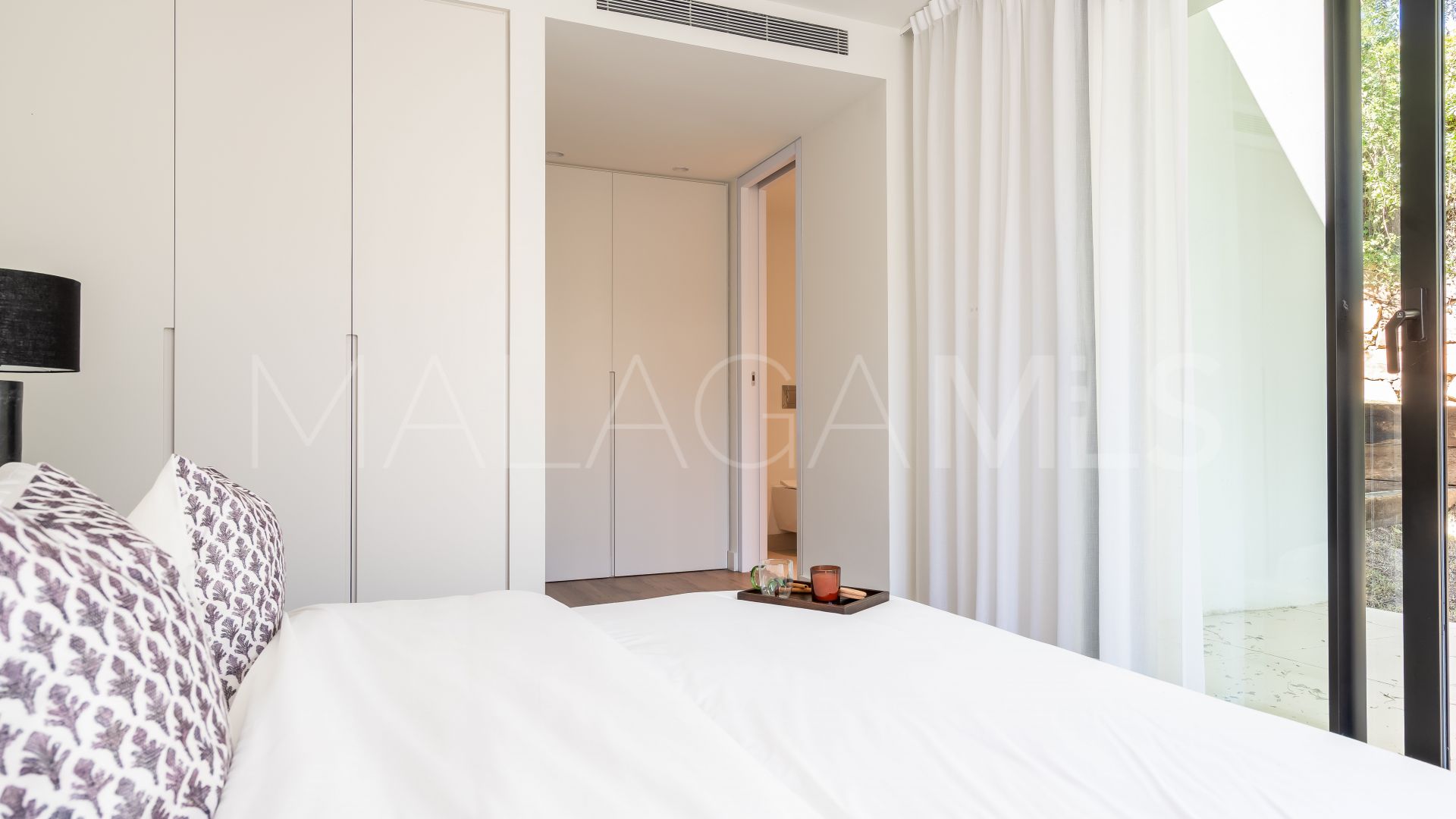 Se vende villa in Los Naranjos Hill Club de 5 bedrooms