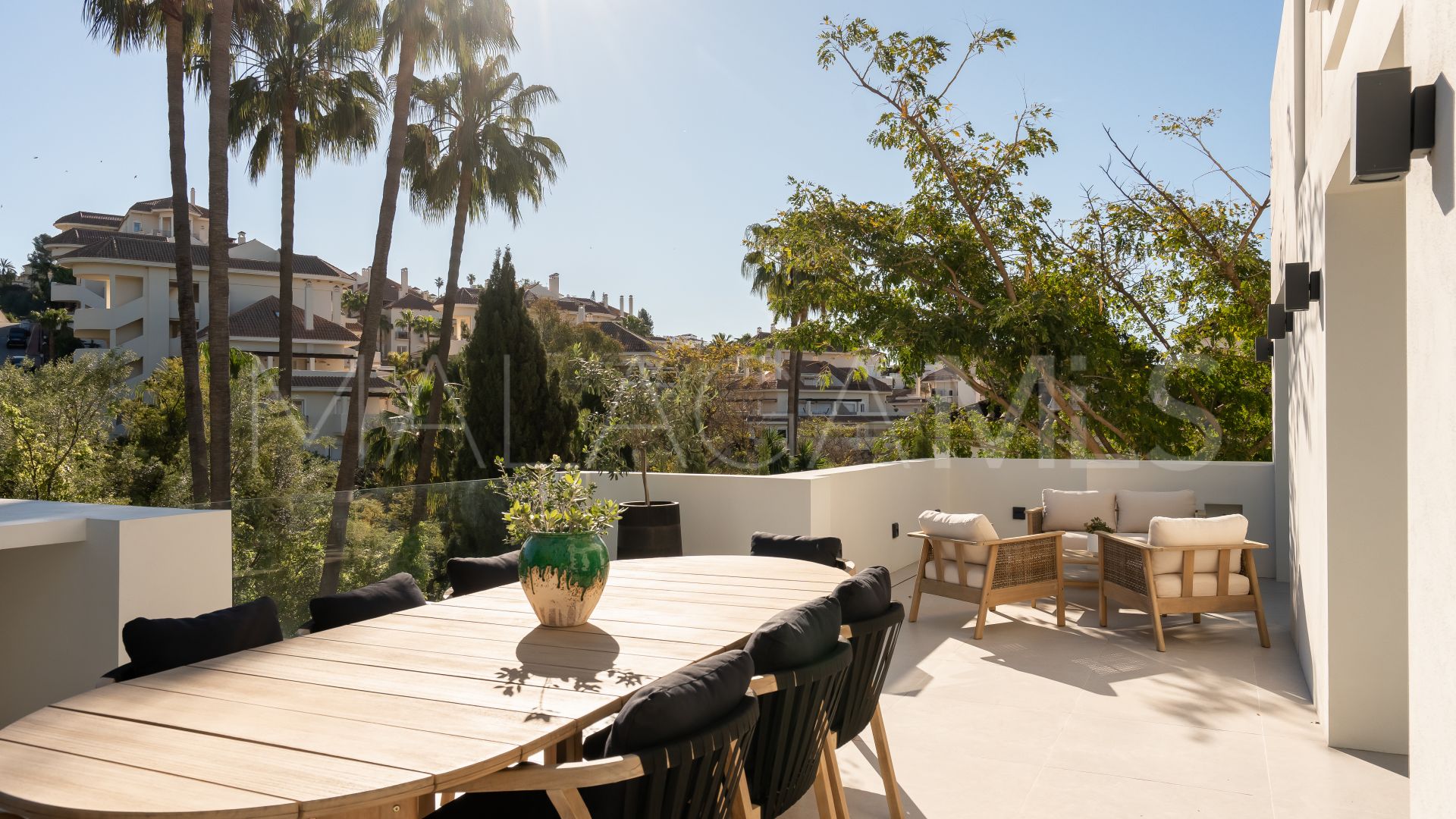 Se vende villa in Los Naranjos Hill Club de 5 bedrooms