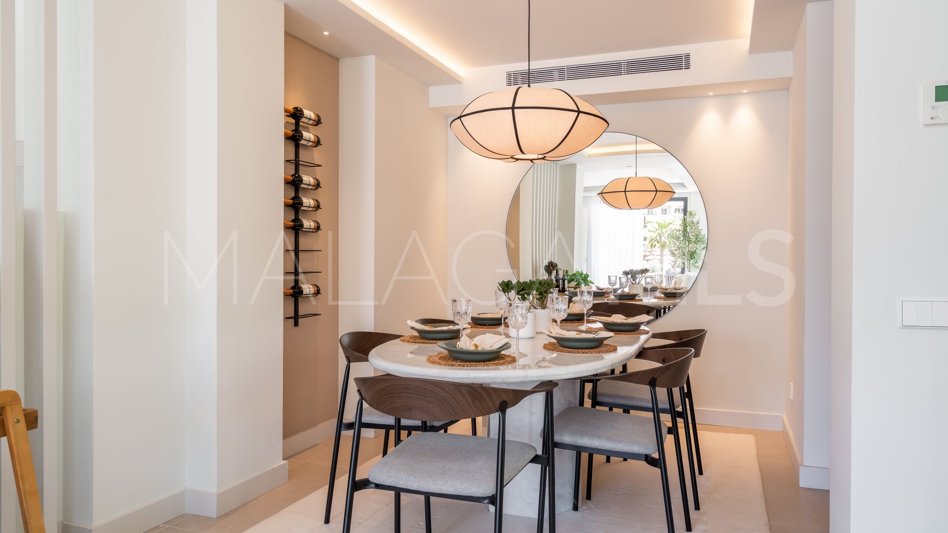 Se vende villa in Los Naranjos Hill Club de 5 bedrooms