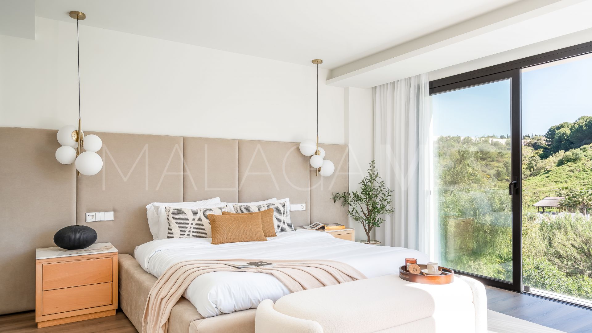 Se vende villa in Los Naranjos Hill Club de 5 bedrooms