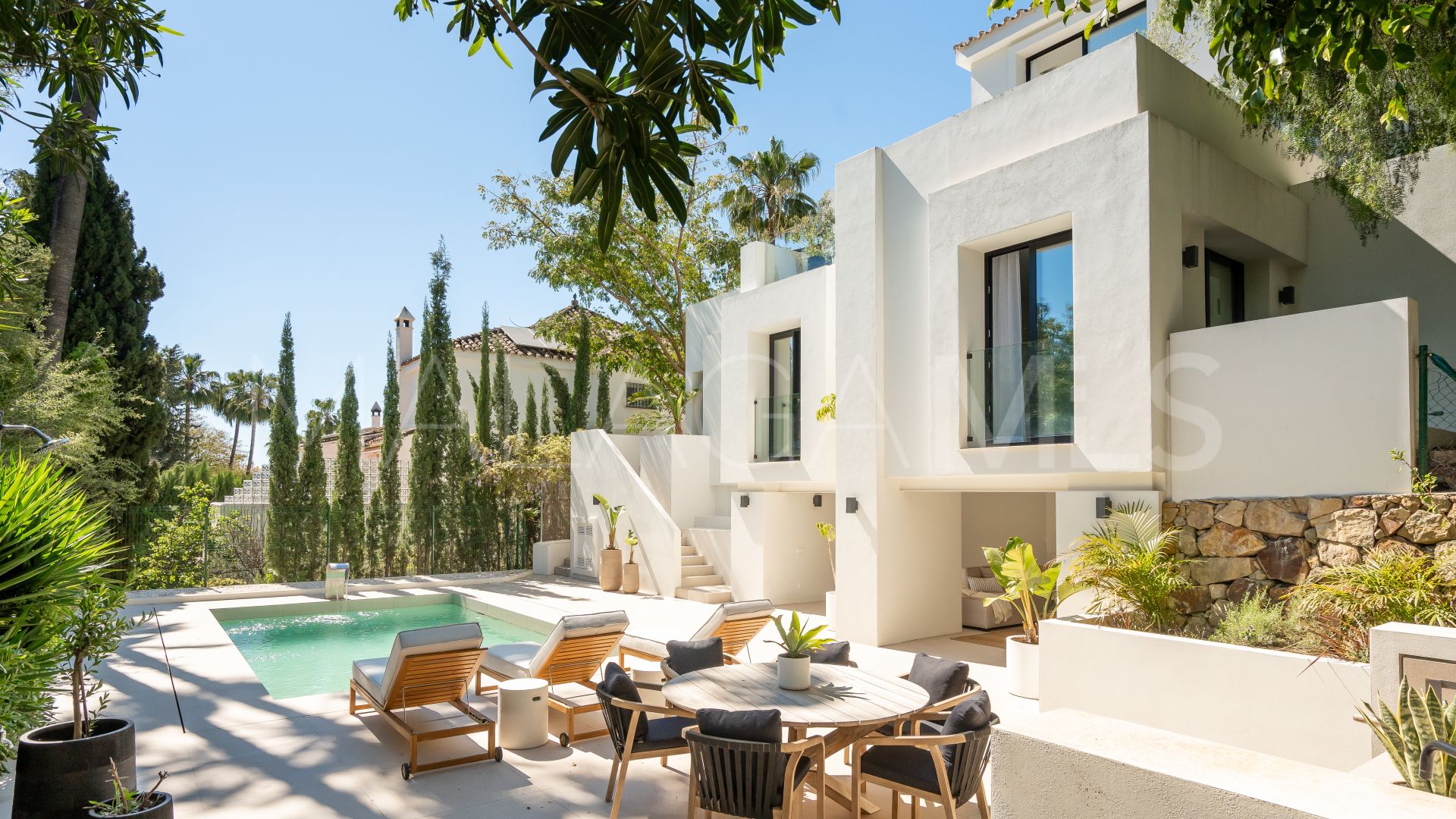 Se vende villa in Los Naranjos Hill Club de 5 bedrooms
