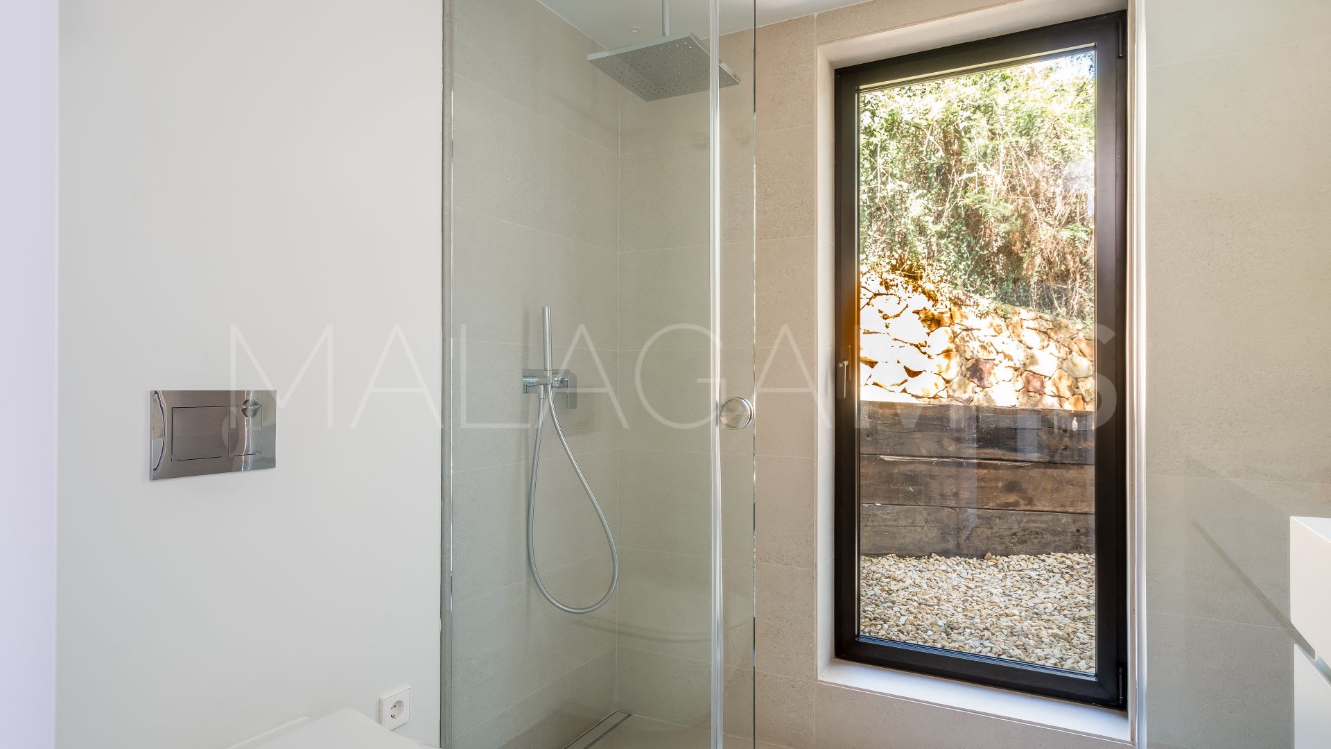 Se vende villa in Los Naranjos Hill Club de 5 bedrooms