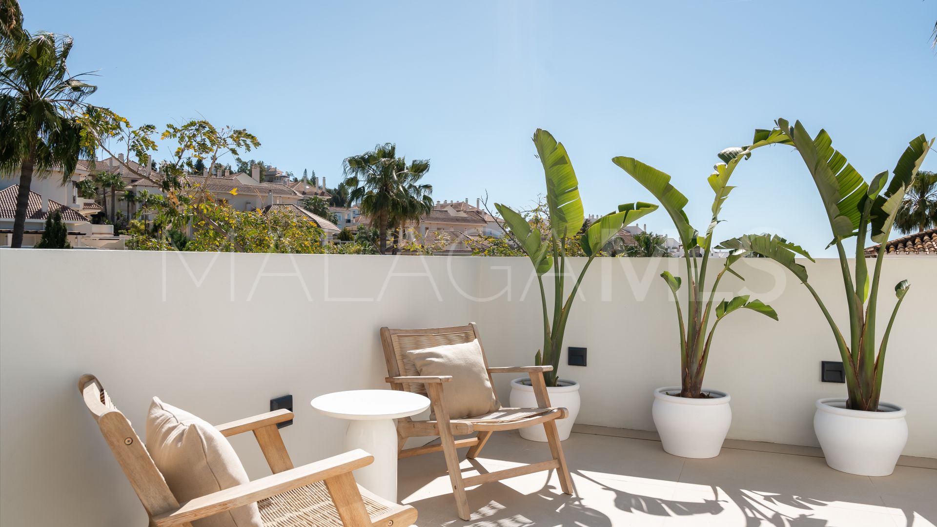 Se vende villa in Los Naranjos Hill Club de 5 bedrooms