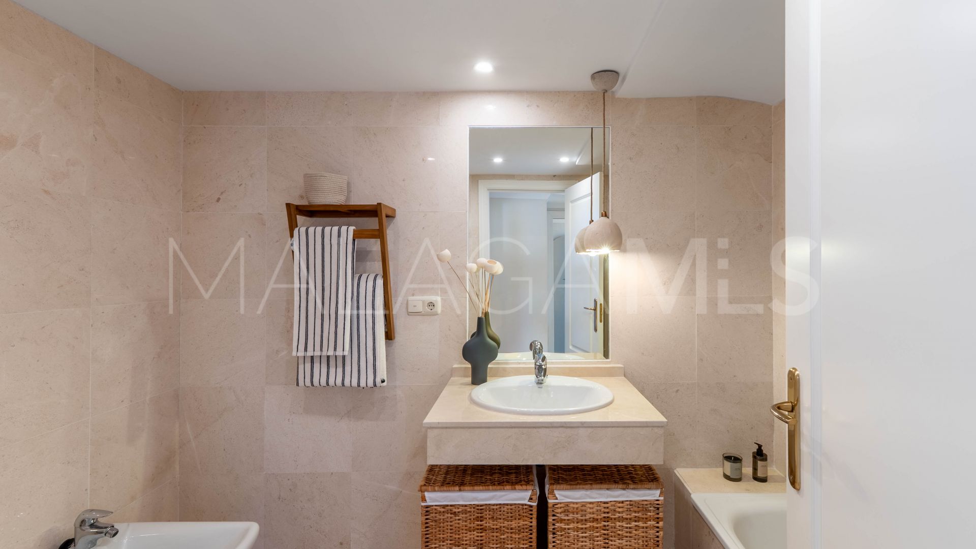 Se vende atico duplex in Las Lomas de Rio Real