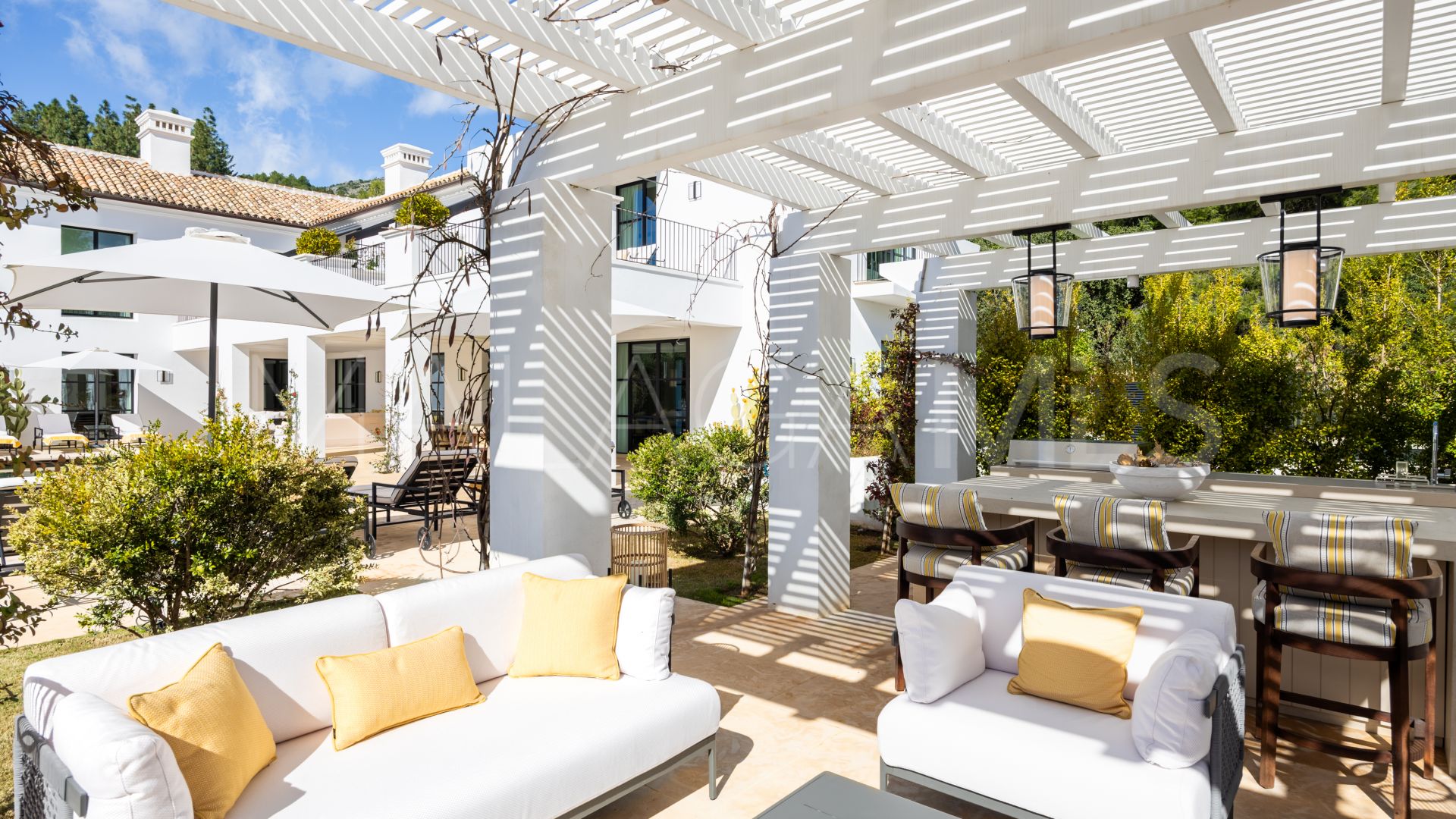 Villa for sale in Cascada de Camojan