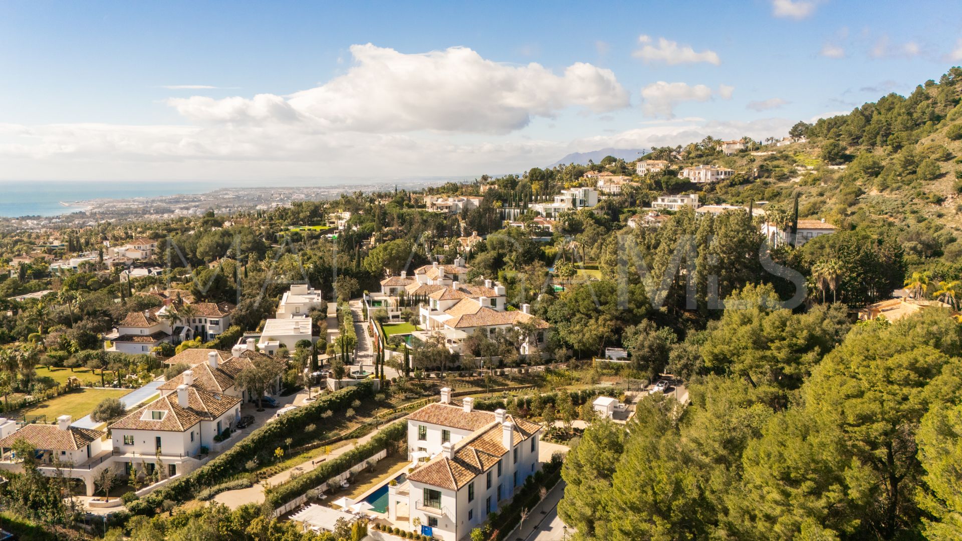 Villa for sale in Cascada de Camojan