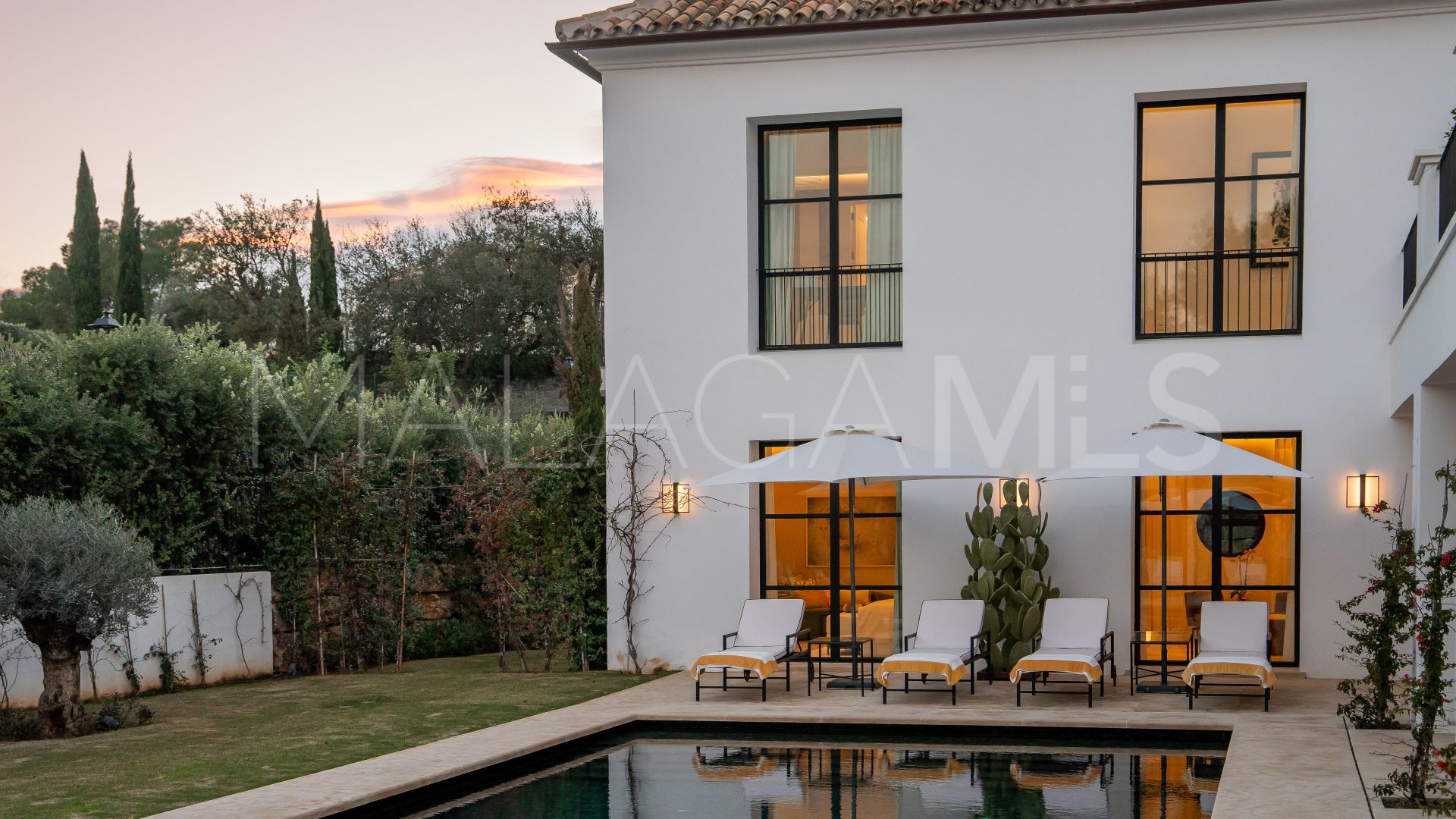 Villa for sale in Cascada de Camojan