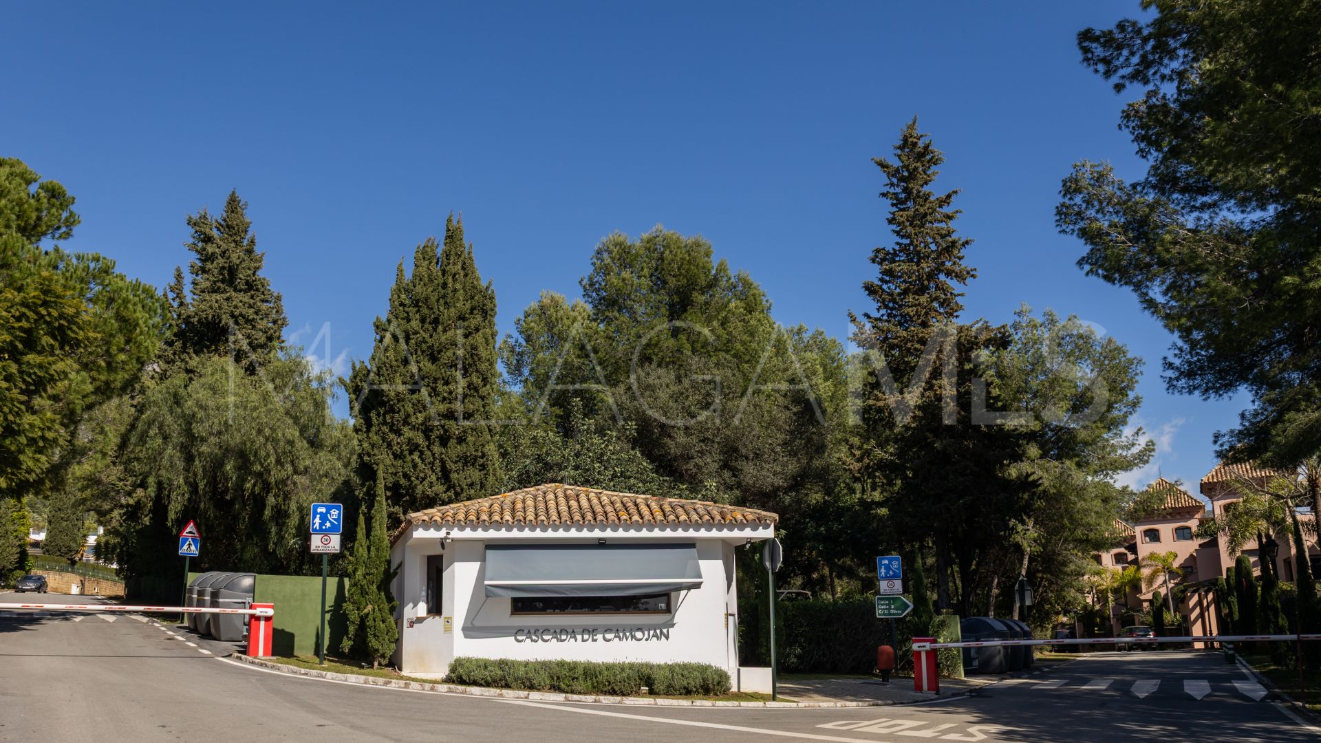 Villa for sale in Cascada de Camojan