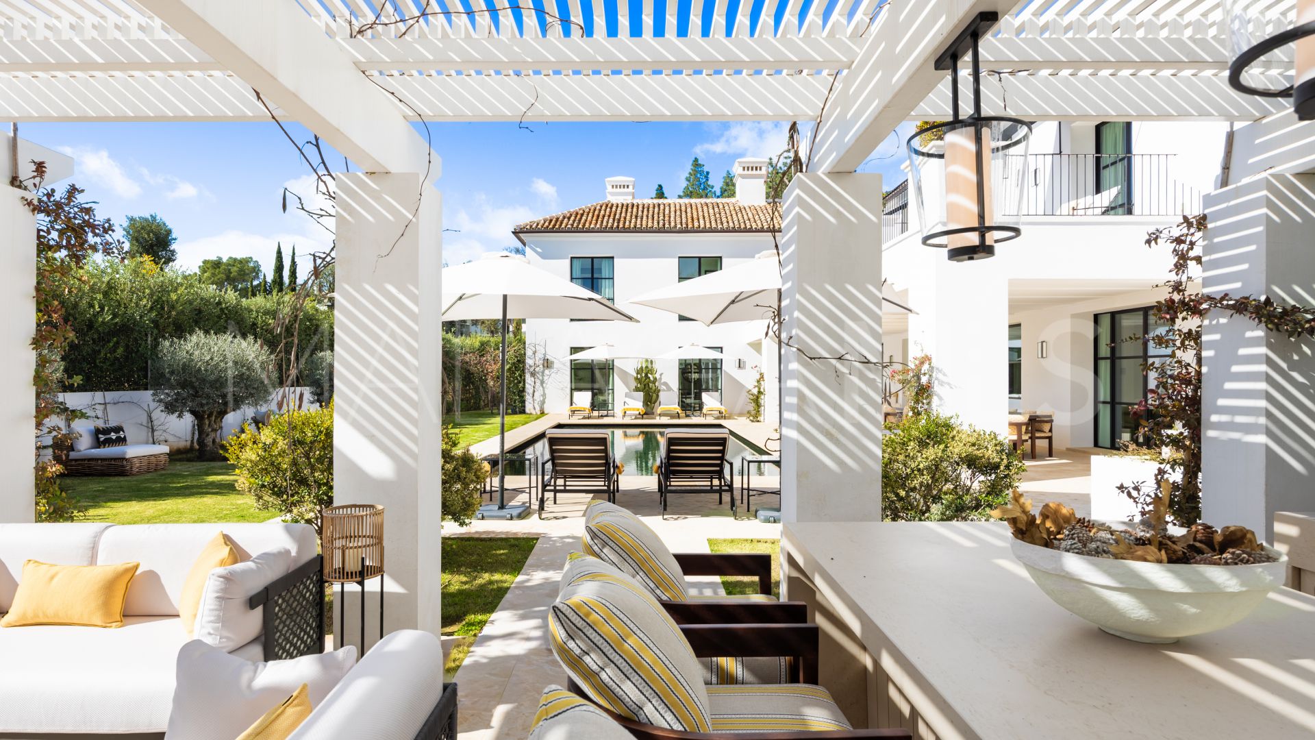 Villa for sale in Cascada de Camojan