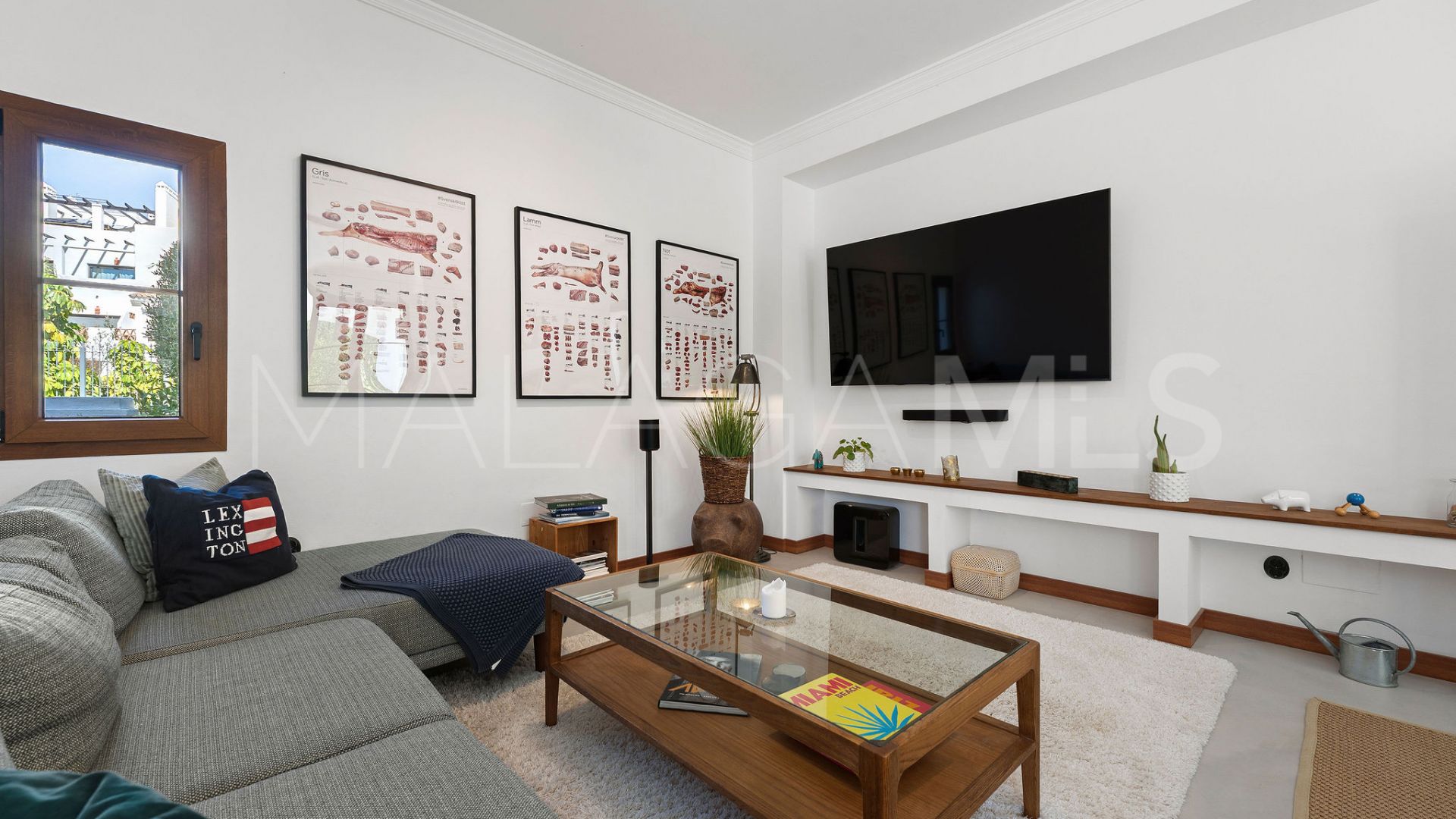 Villa for sale in Estepona