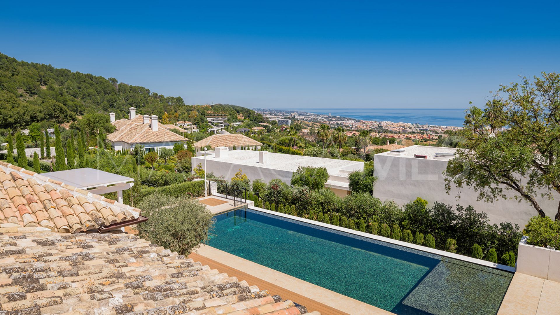 Villa for sale in Cascada de Camojan
