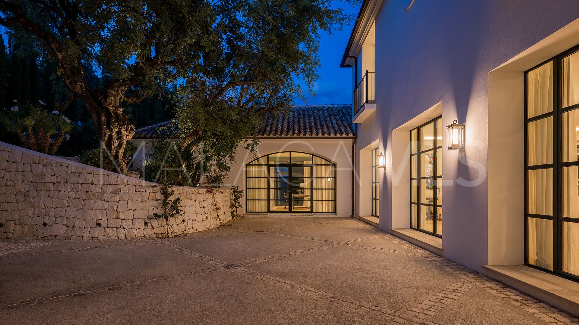 Villa for sale in Cascada de Camojan