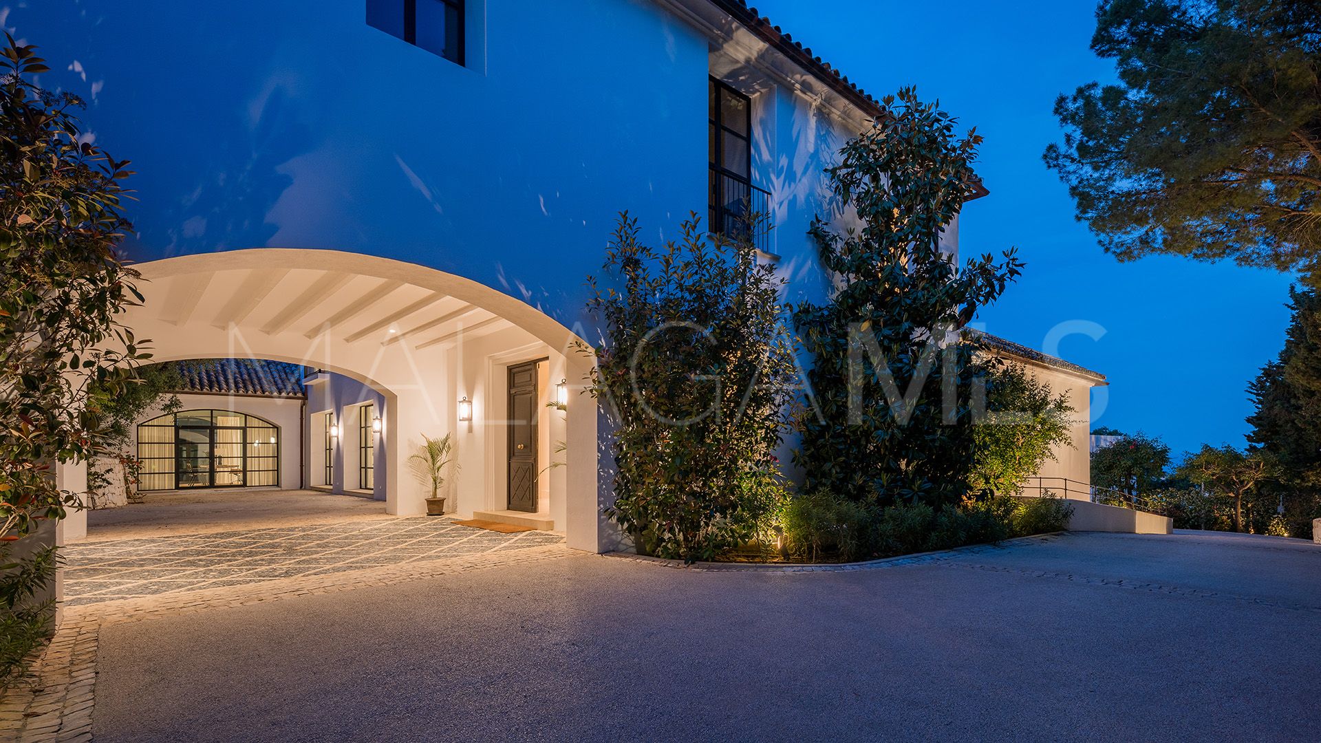 Villa for sale in Cascada de Camojan