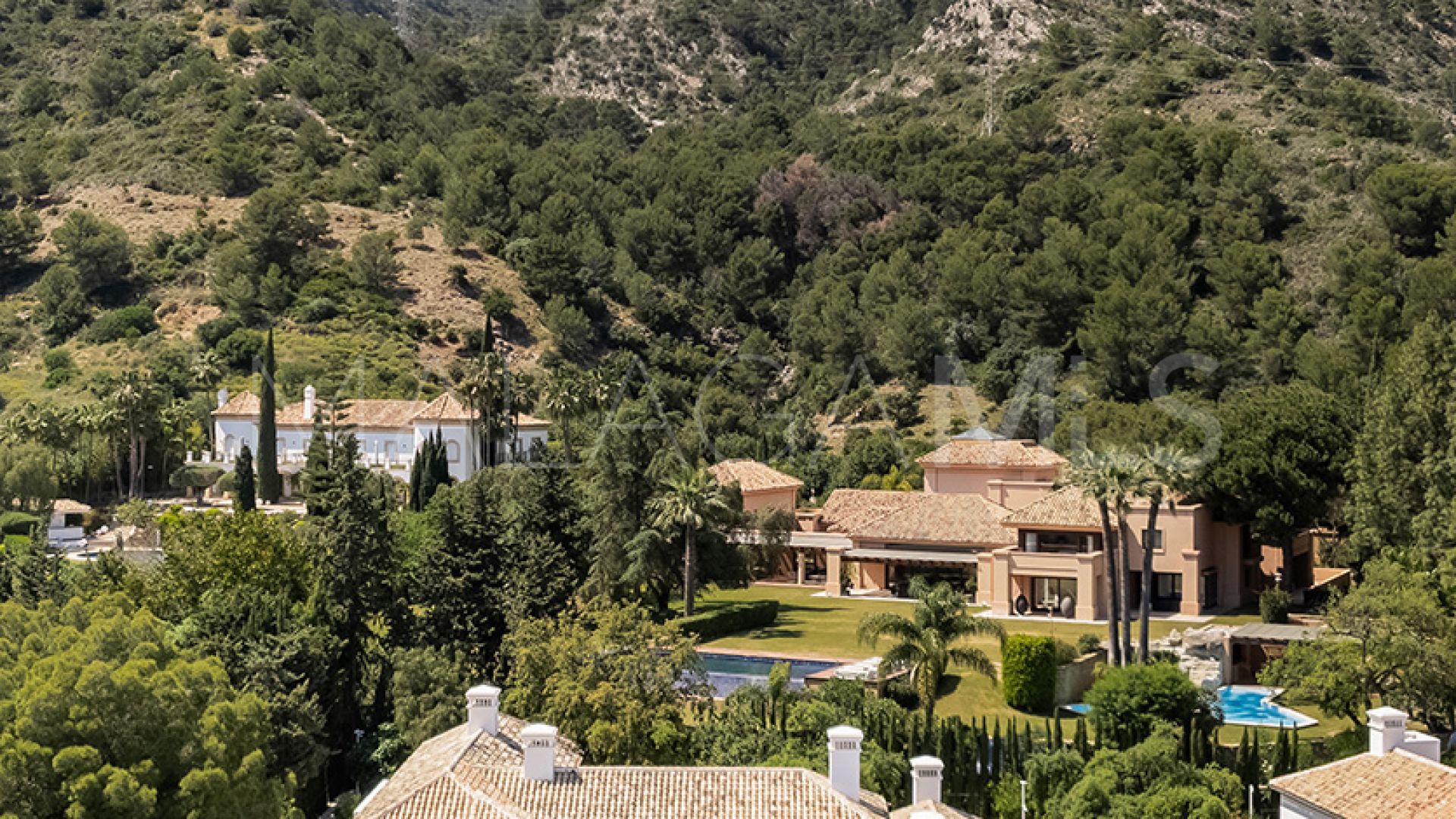 Villa for sale in Cascada de Camojan