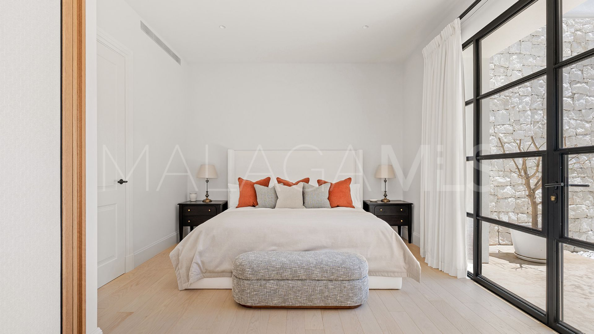 Villa for sale in Cascada de Camojan