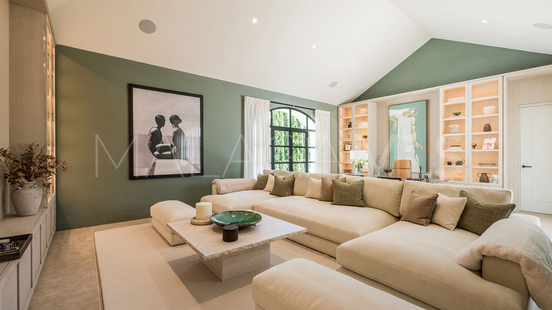 Villa for sale in Cascada de Camojan