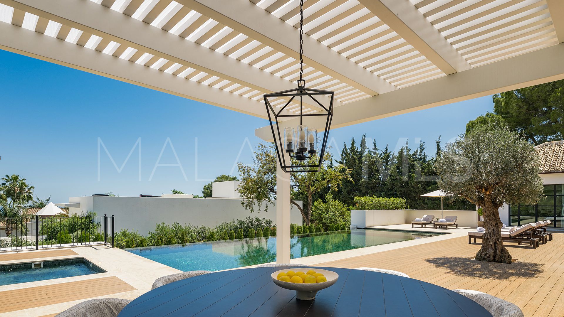 Villa for sale in Cascada de Camojan
