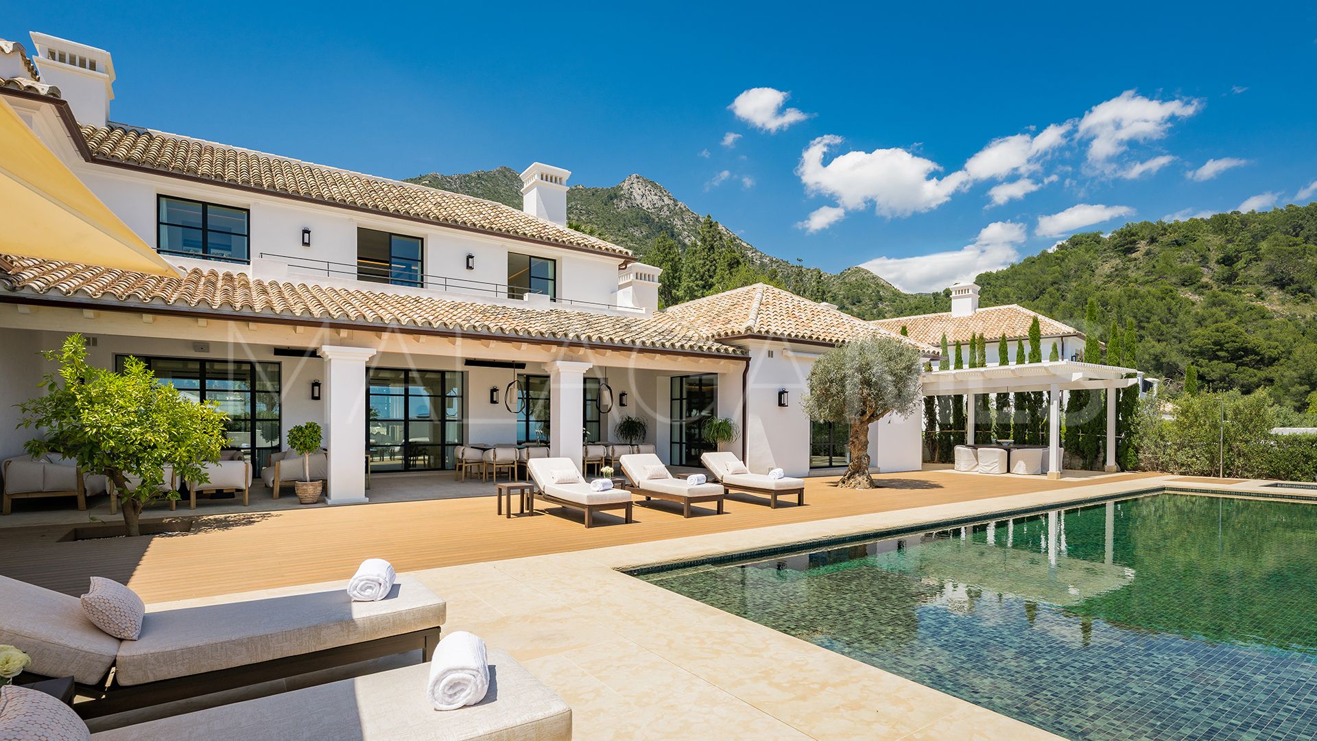 Villa for sale in Cascada de Camojan