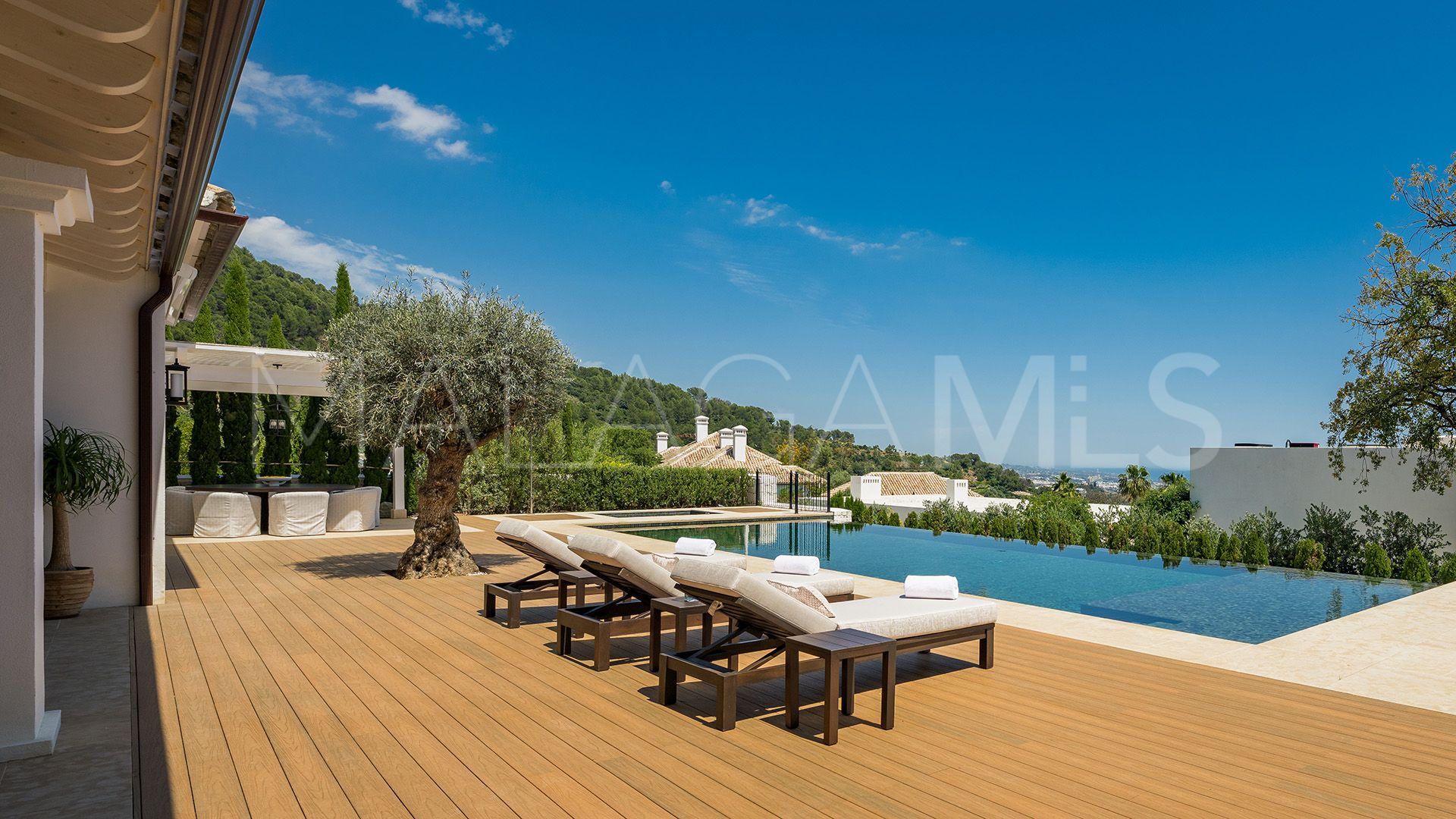 Villa for sale in Cascada de Camojan