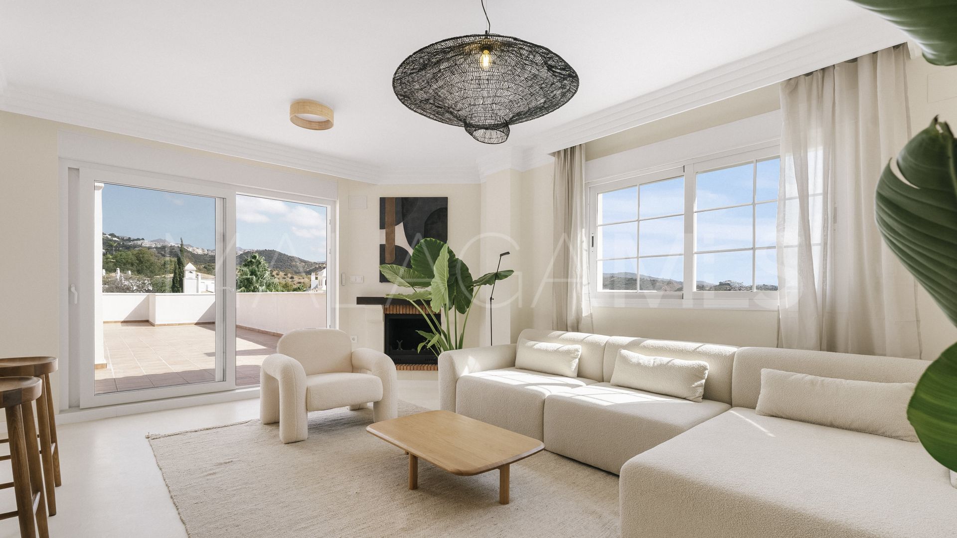 Duplex penthouse for sale in Las Lomas de Rio Real