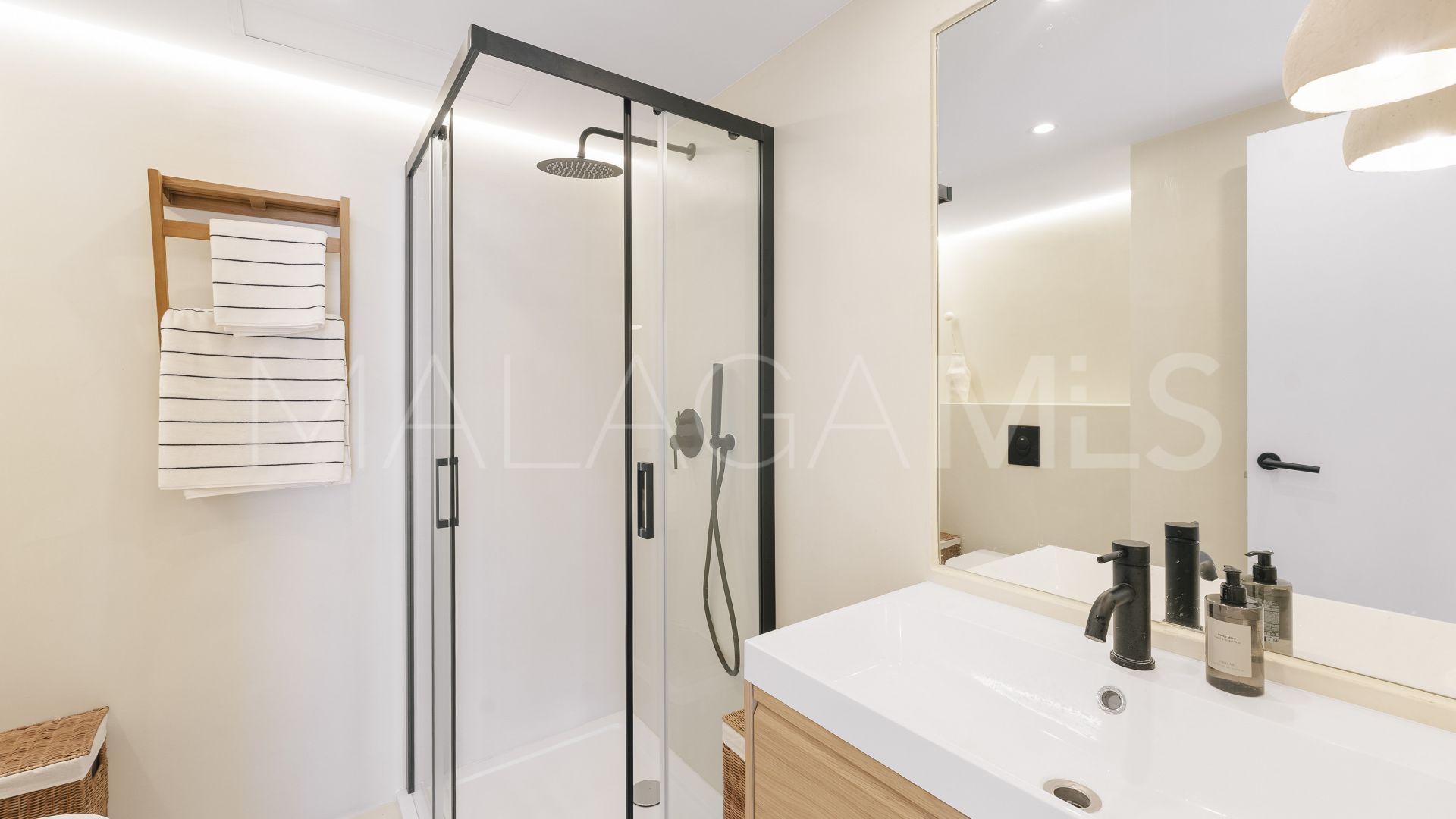 Duplex penthouse for sale in Las Lomas de Rio Real
