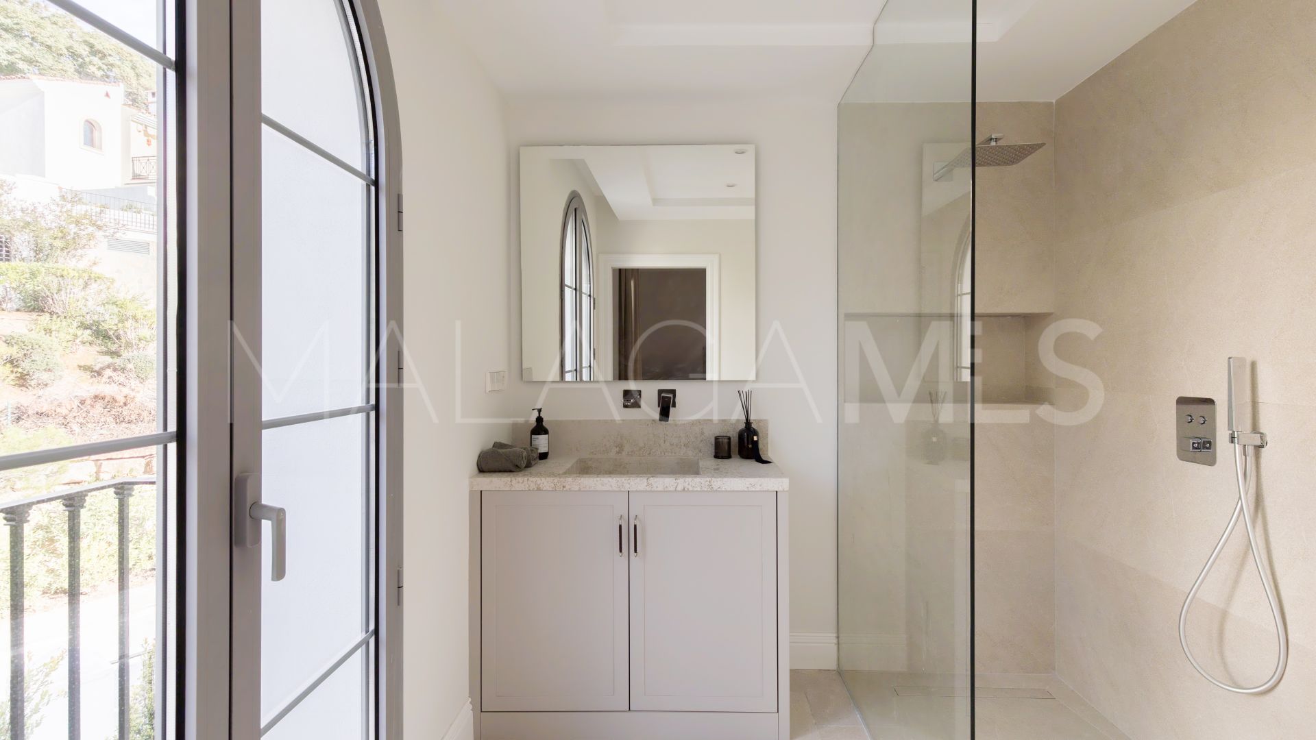 Villa for sale in Los Arqueros with 4 bedrooms