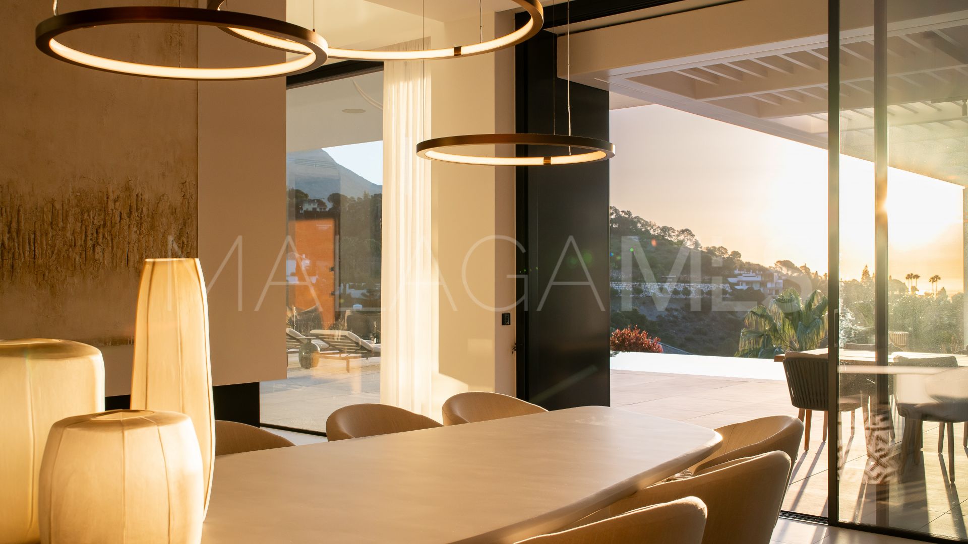 For sale El Madroñal villa with 7 bedrooms