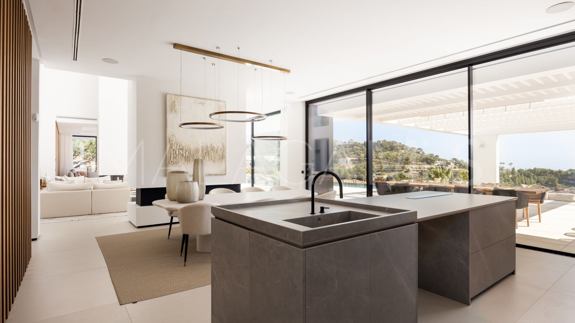 For sale El Madroñal villa with 7 bedrooms