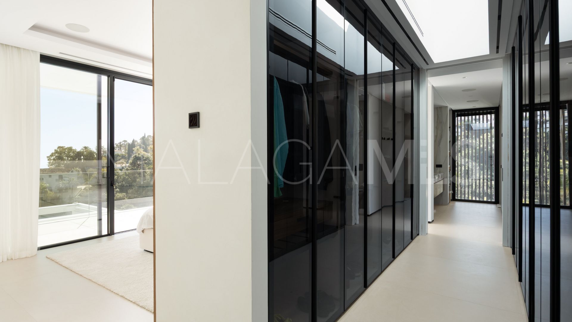 For sale El Madroñal villa with 7 bedrooms