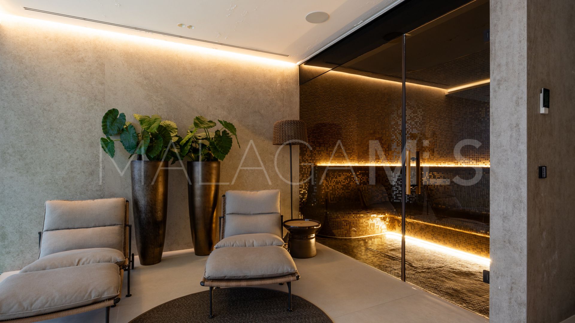 For sale El Madroñal villa with 7 bedrooms