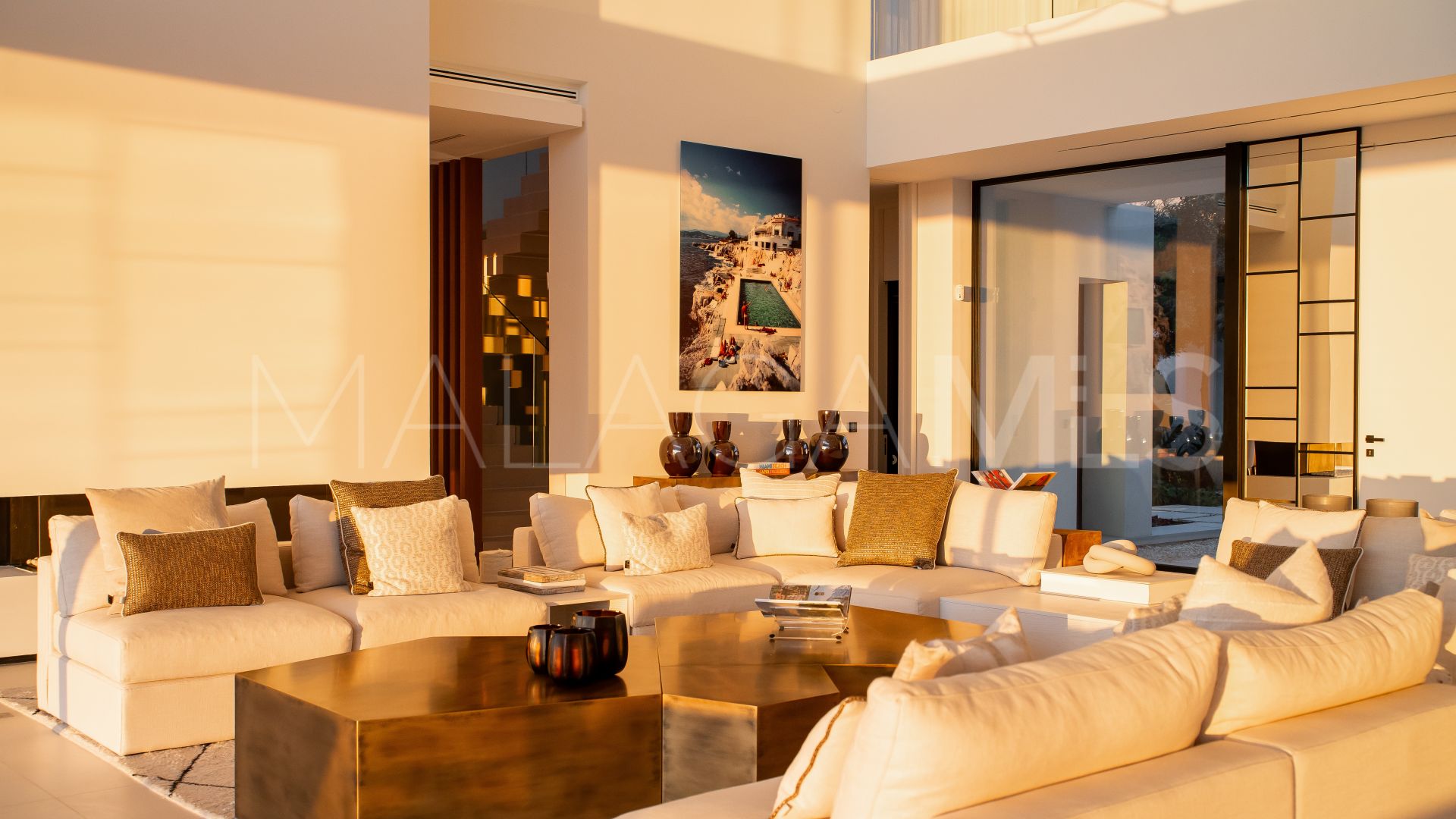 For sale El Madroñal villa with 7 bedrooms