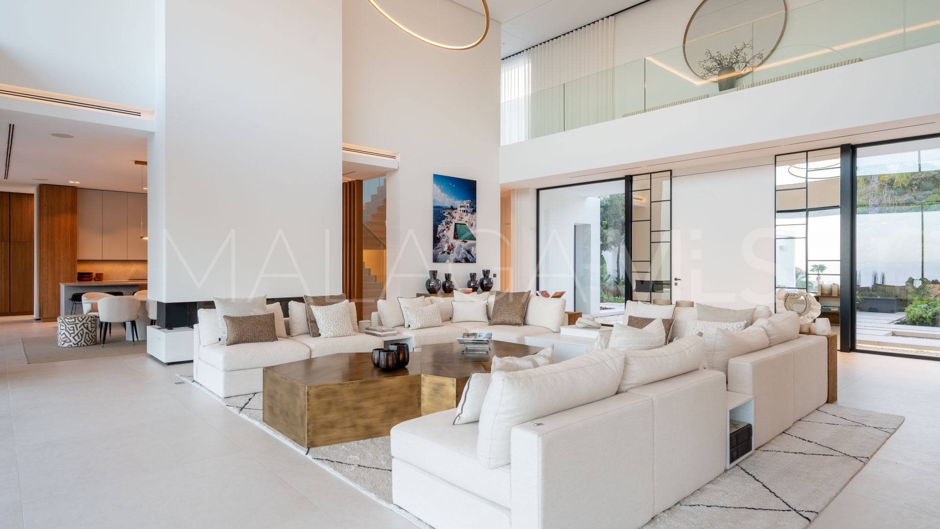 For sale El Madroñal villa with 7 bedrooms