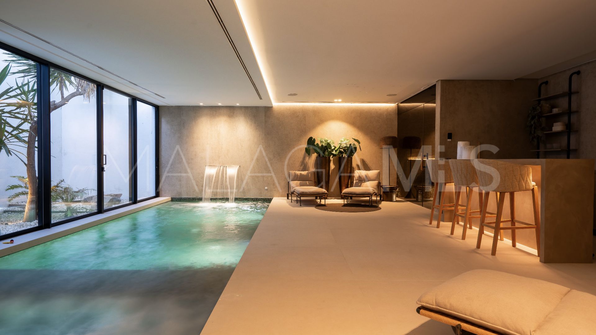 For sale El Madroñal villa with 7 bedrooms