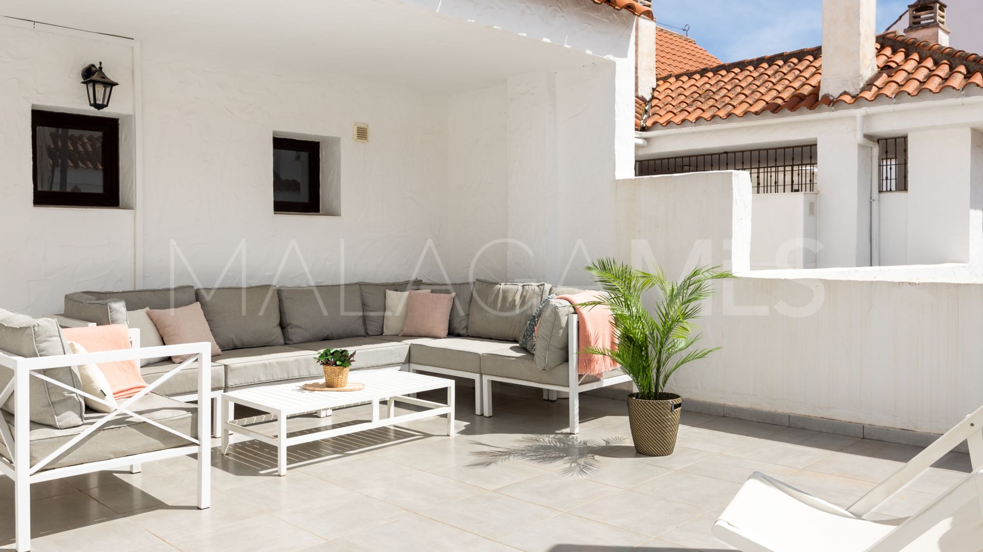 Duplex penthouse for sale in La Maestranza