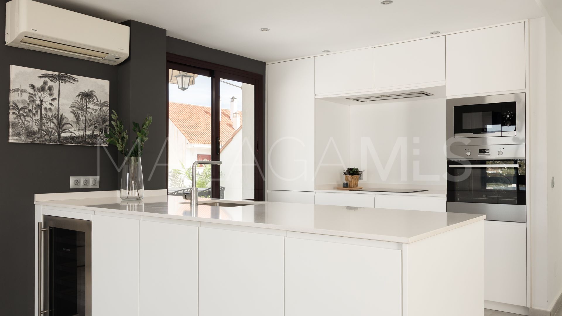 Duplex penthouse for sale in La Maestranza